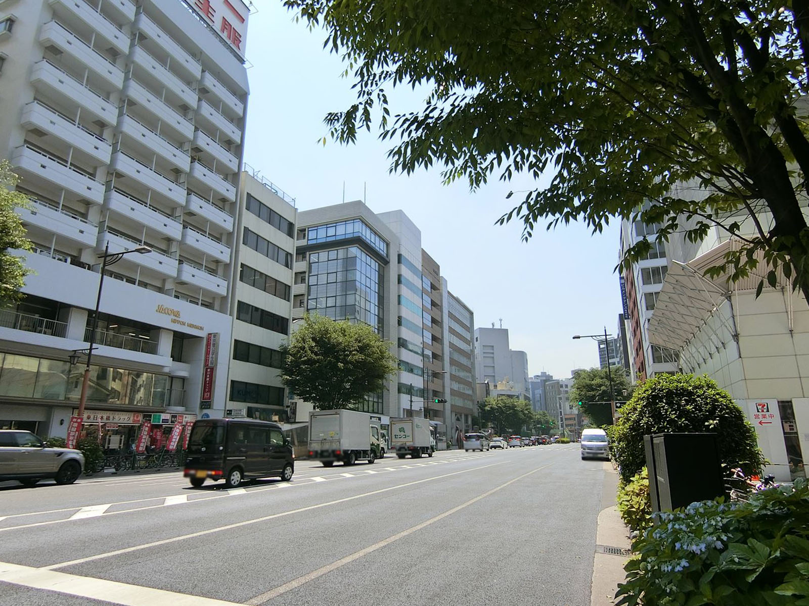 ジャコワ東日本橋マンション前面の通り