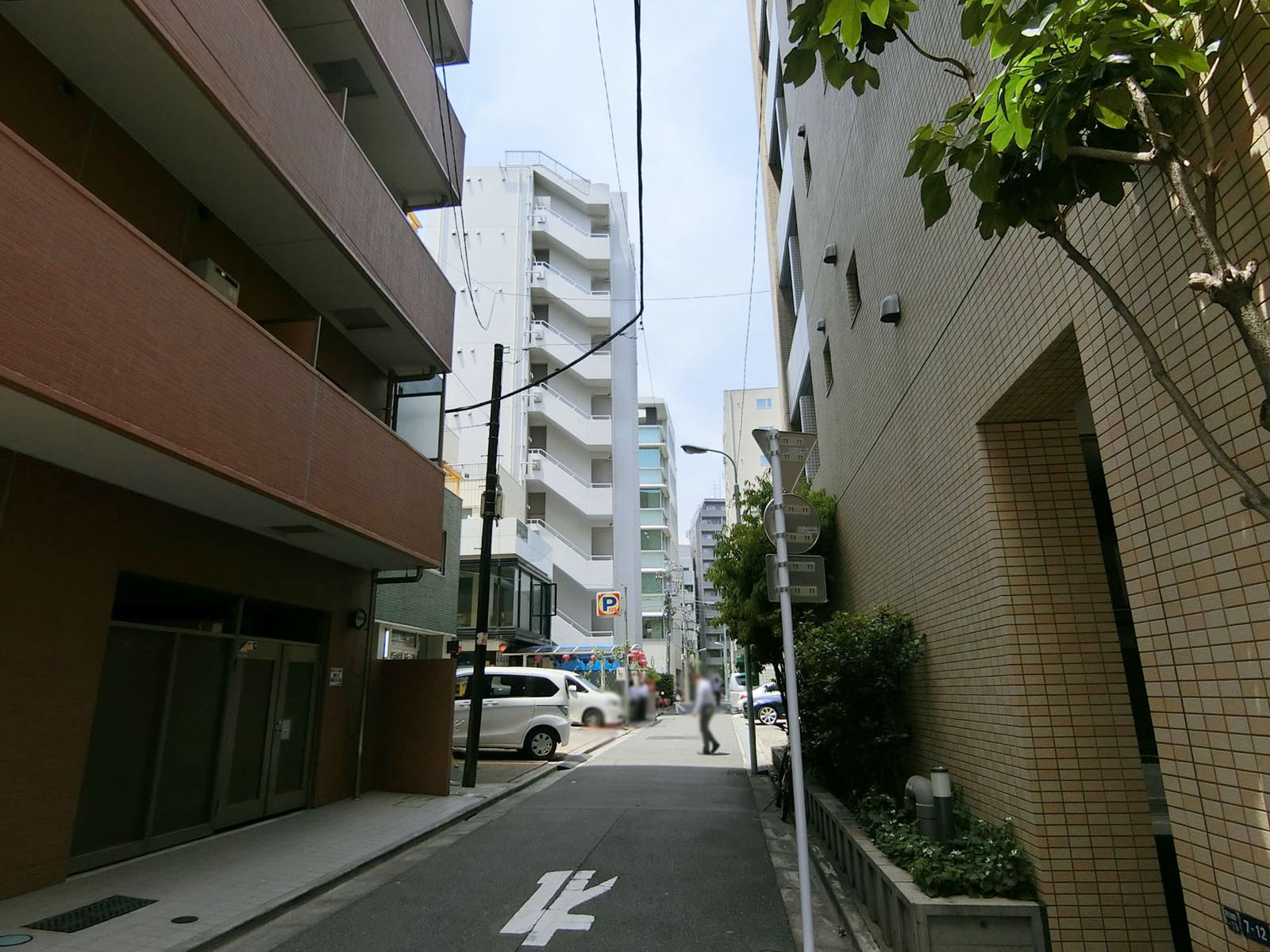 長坂ビル前面の通り
