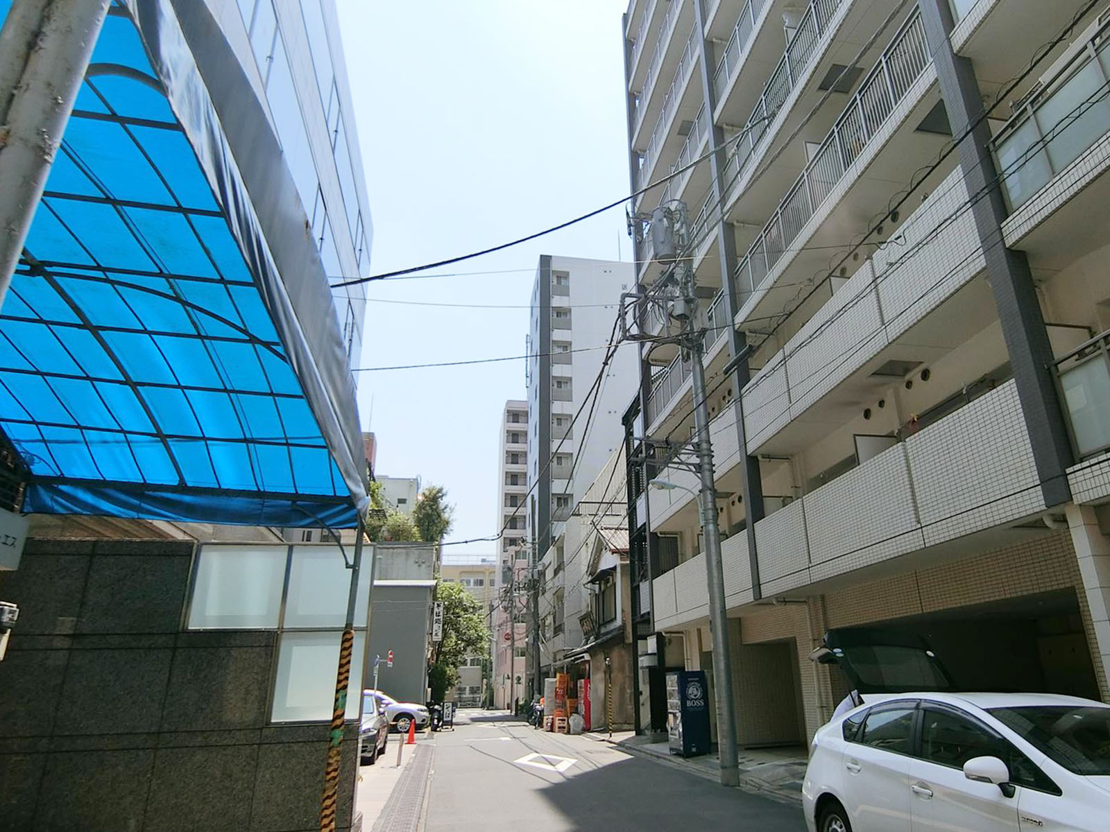 第10村上ビル前面の通り