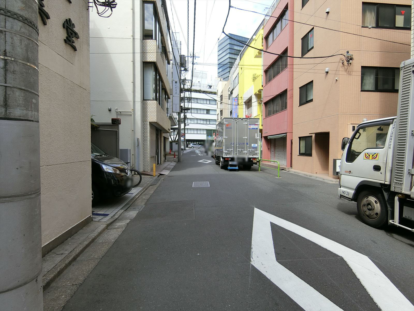 白水社ビル前面の通り