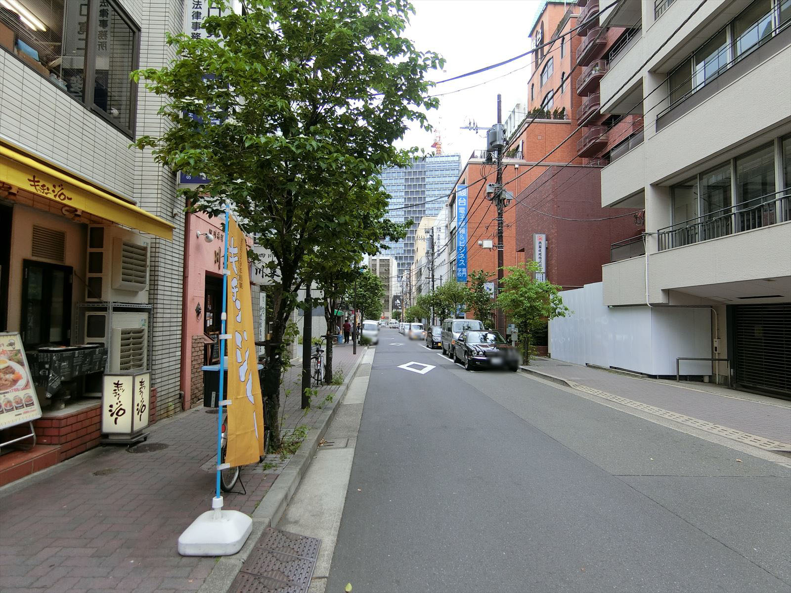 百瀬ビル前面の通り