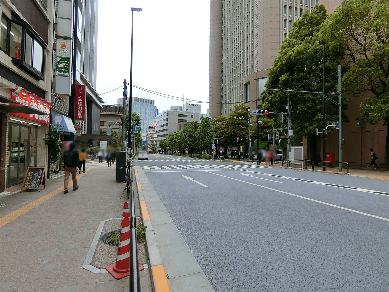 丸善ビル前面の通り