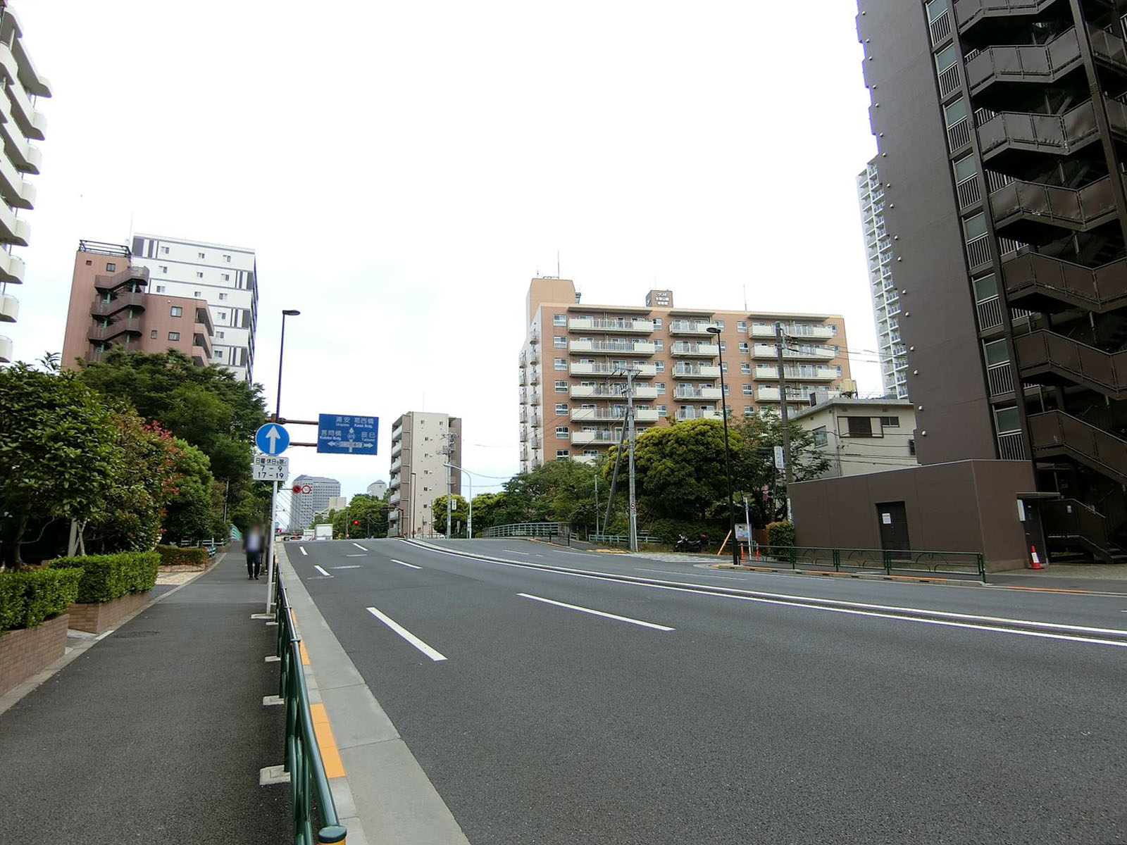はが木場三ビル前面の通り