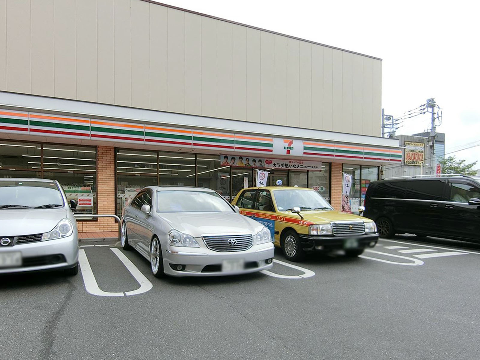 斜め向かいのセブンイレブン