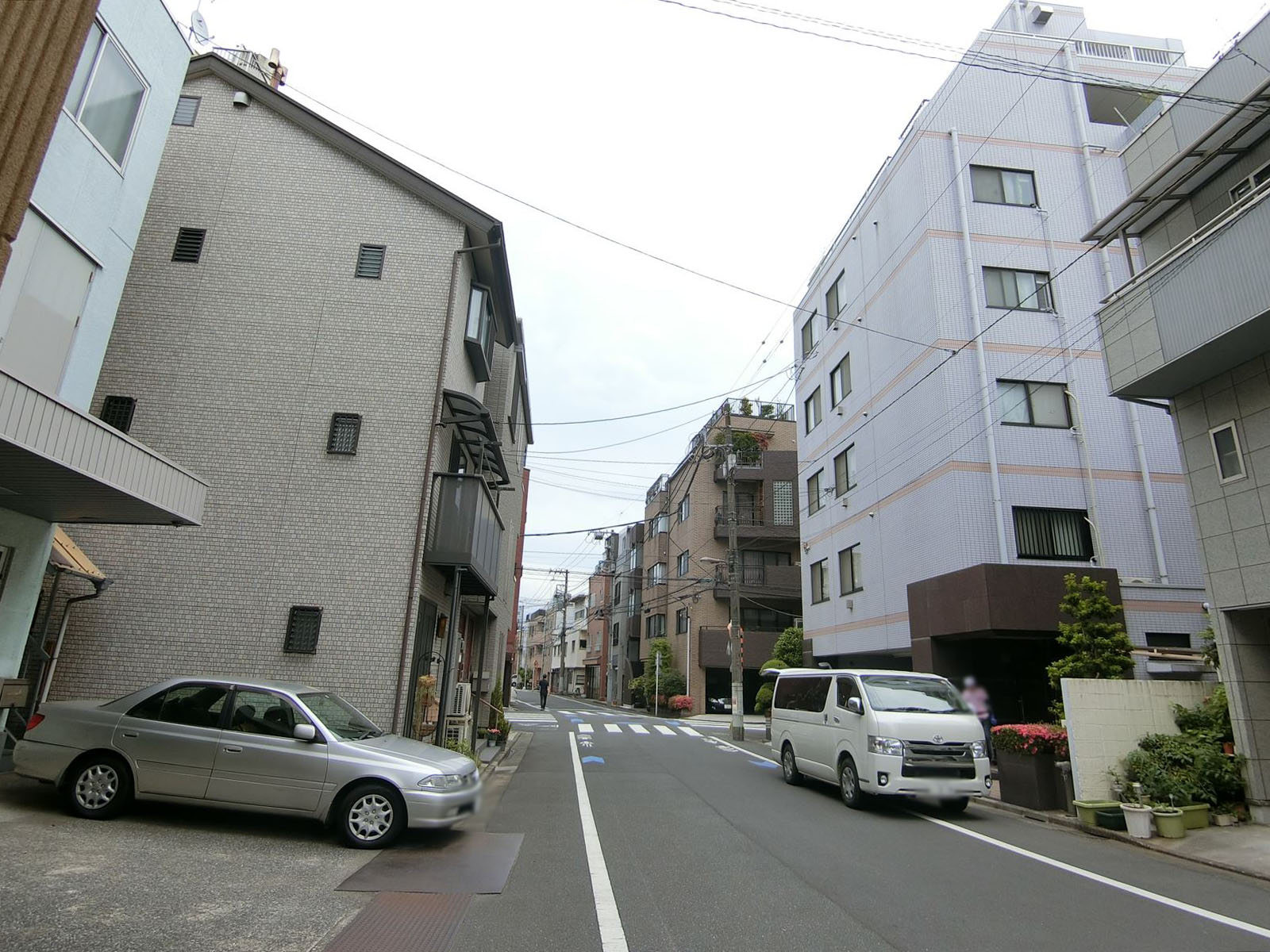 中村ビル前面の通り