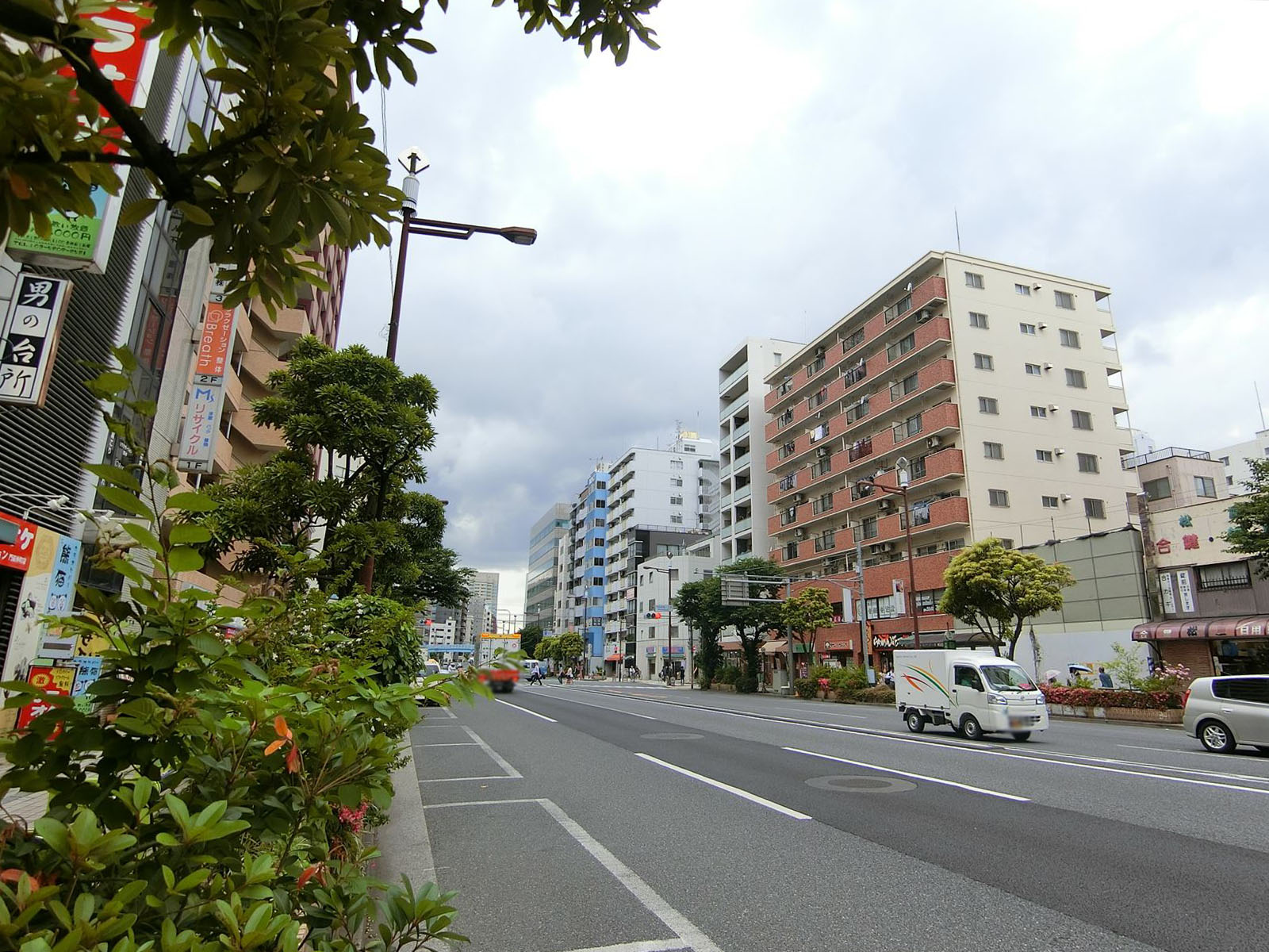 物件前面の通り