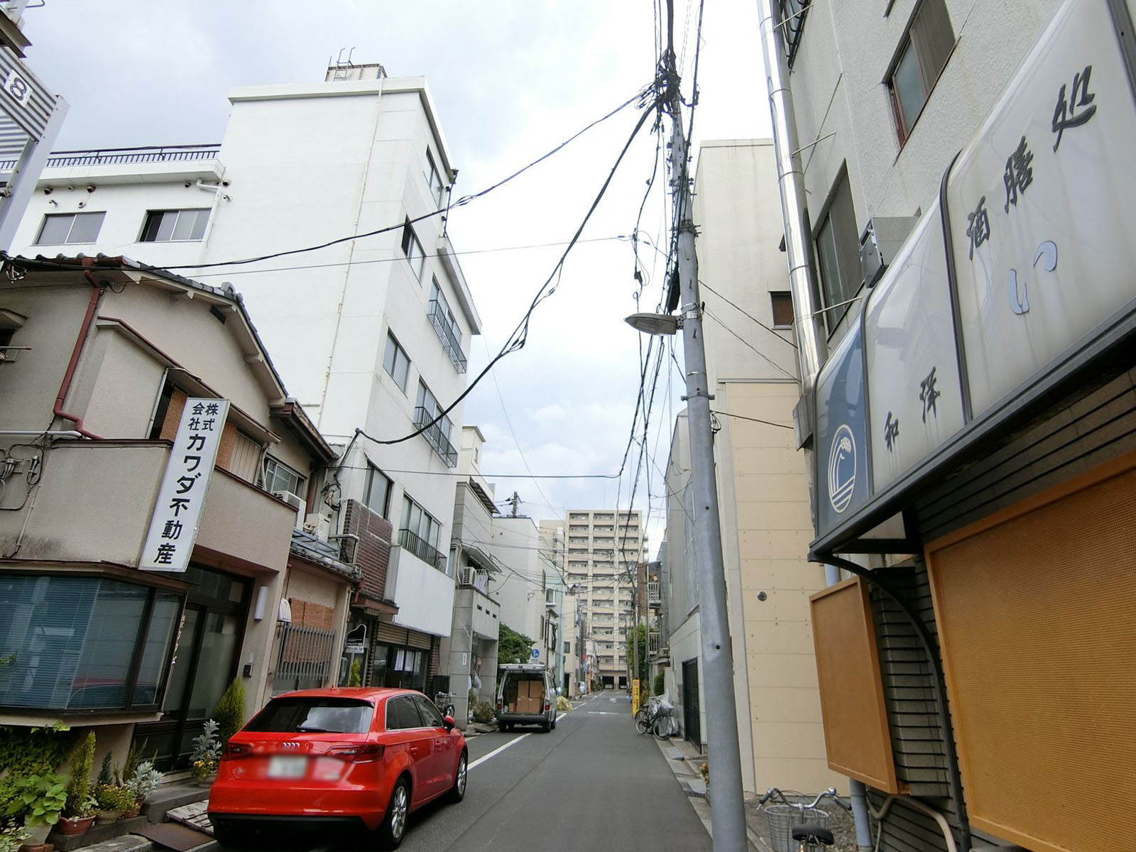 河田ビル前面の通り