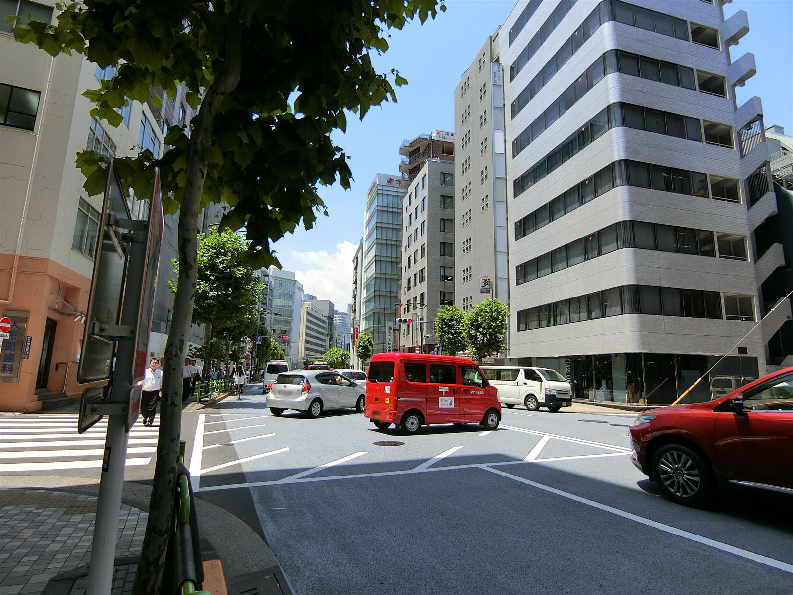 近くの大通り