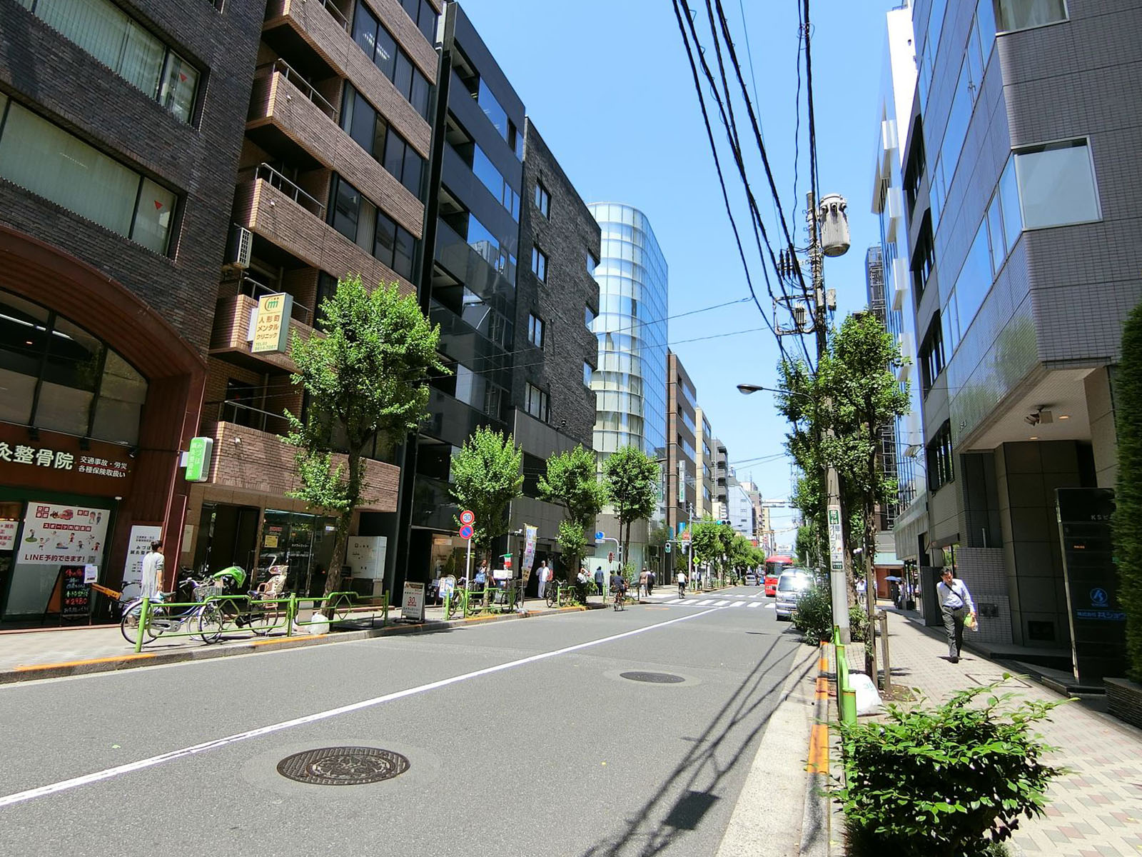 グランピアビル前面の通り