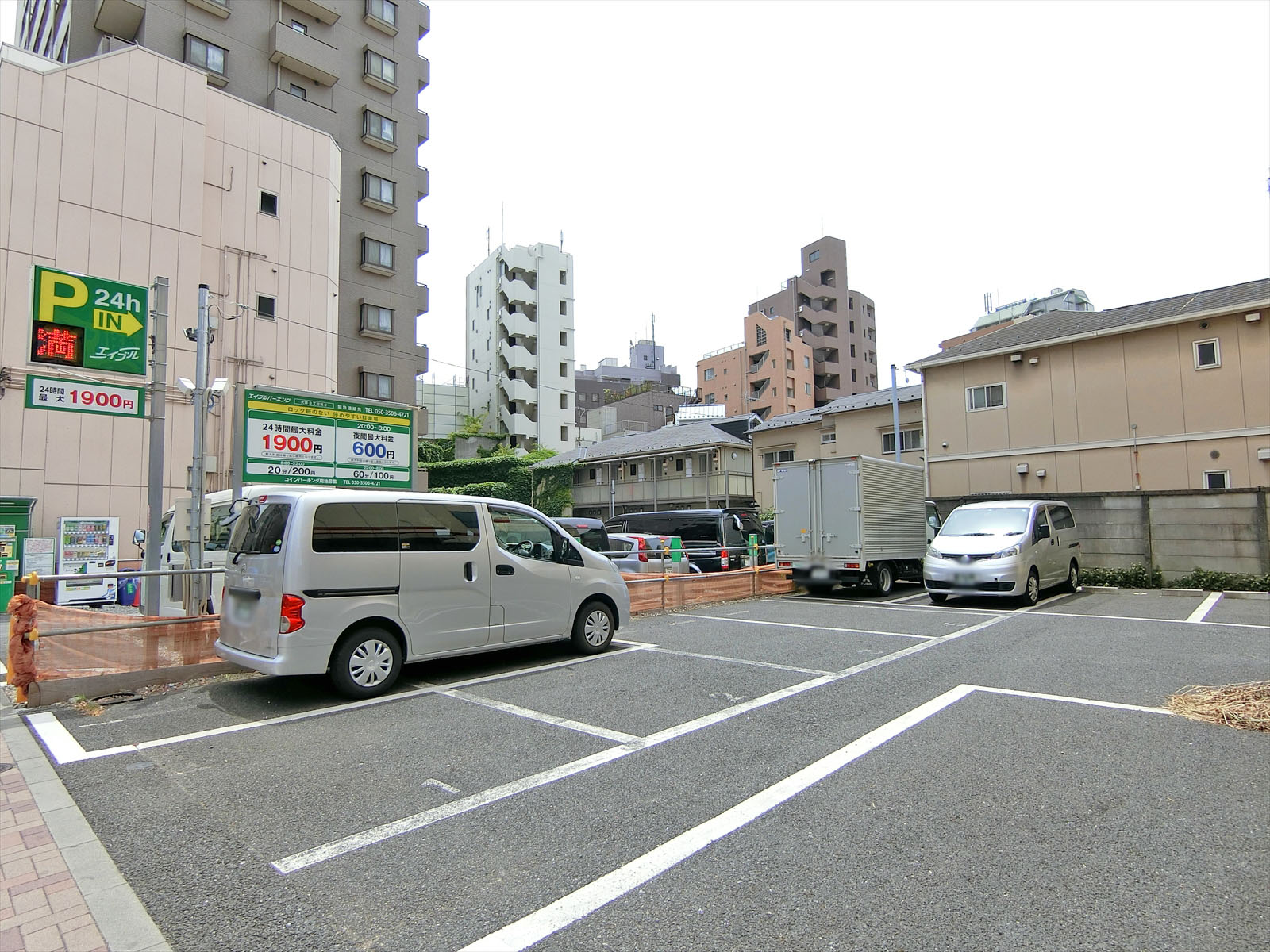 隣のコインパーキング