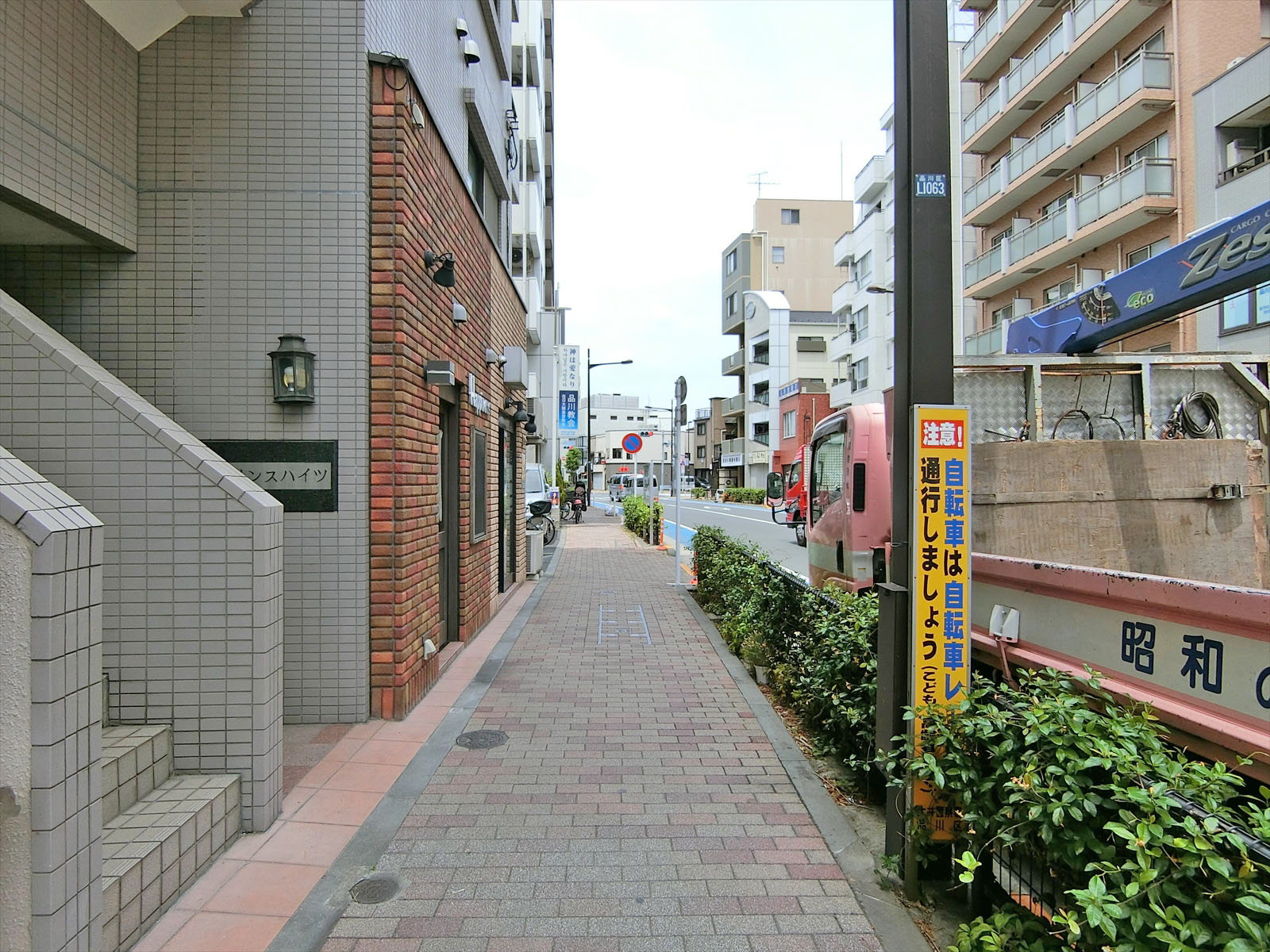 加瀬ビル148前面の通り