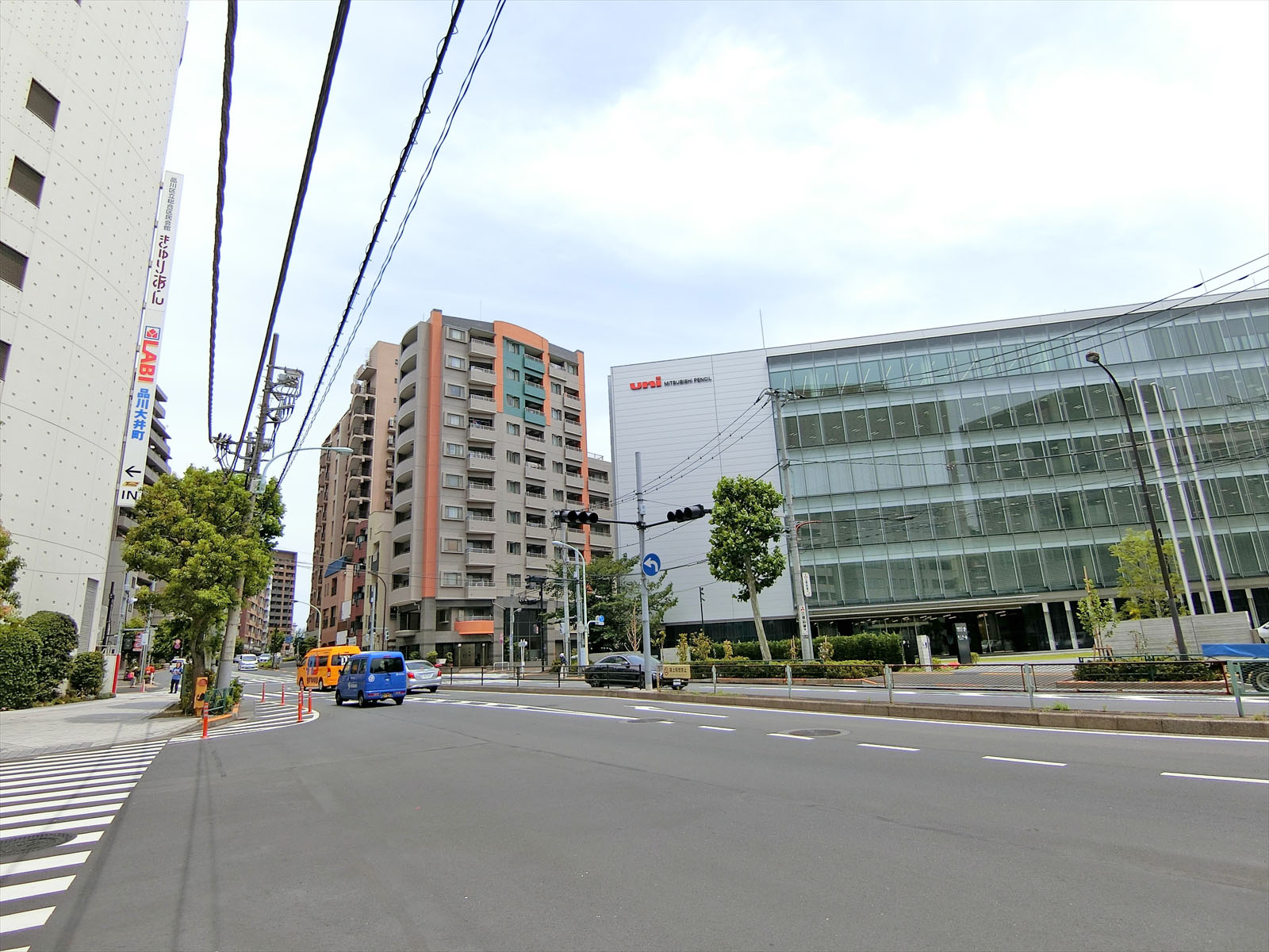 池上通り沿いに立地