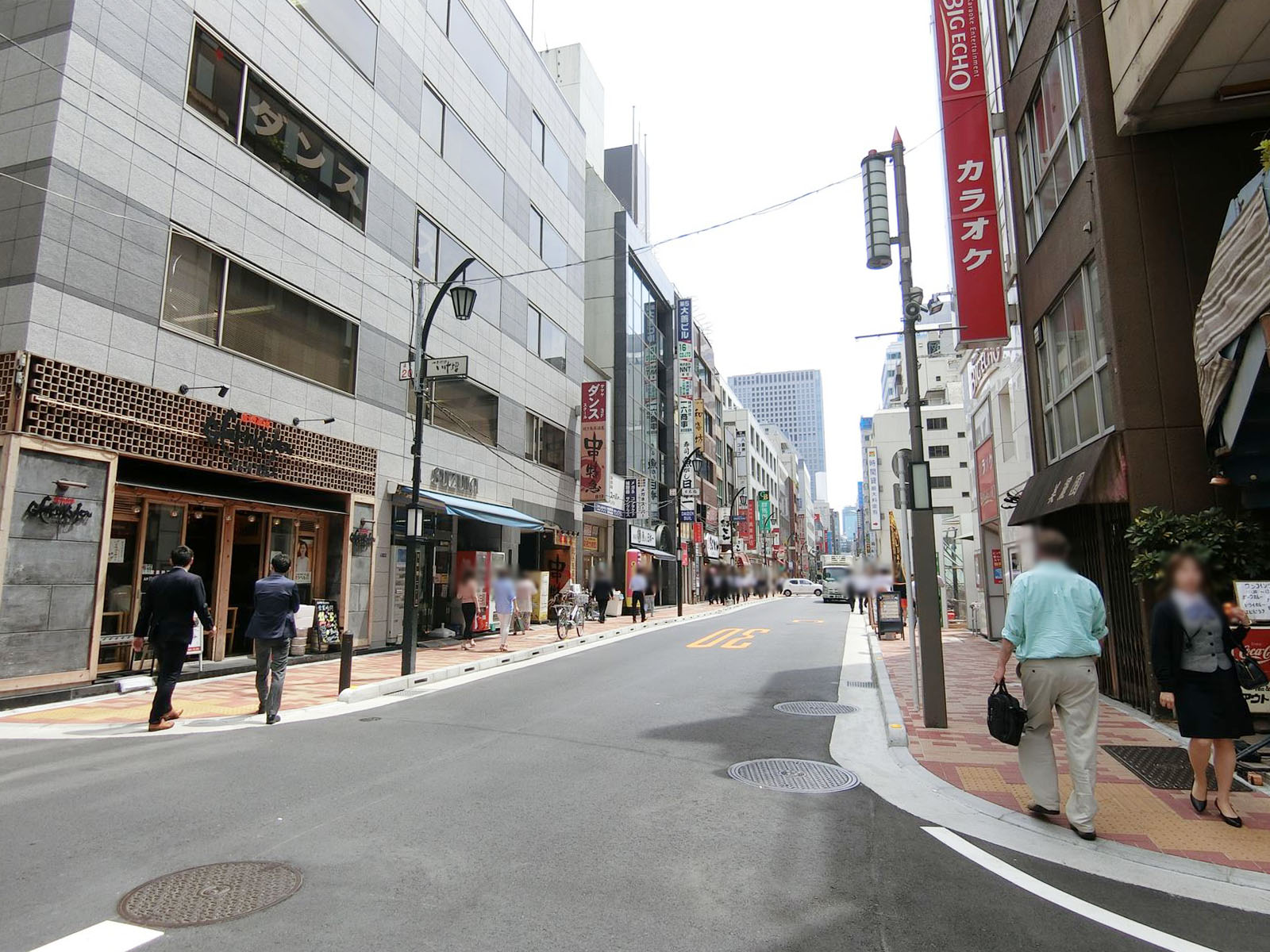 洋伸興産八重洲ビル前面の通り