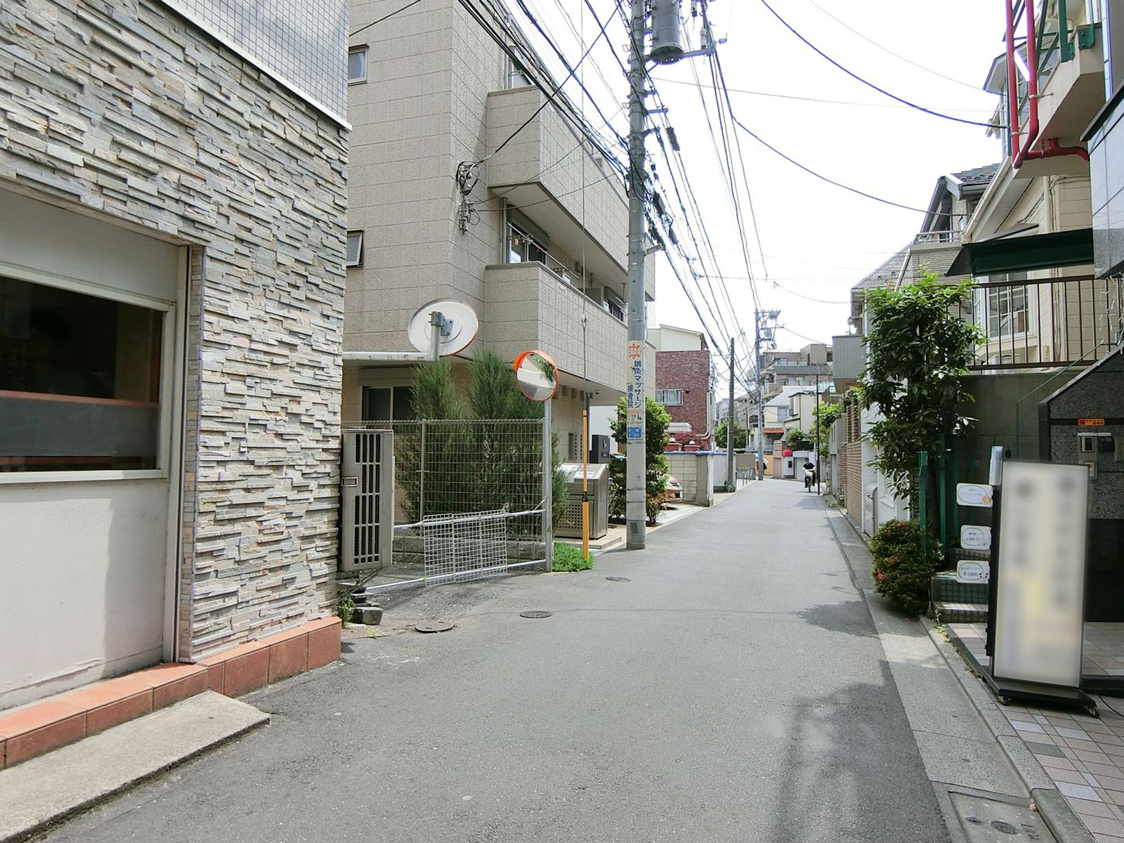 東建ビル前面の通り