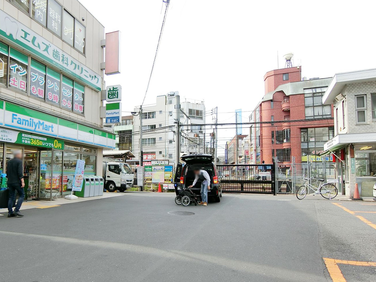 日進ビル前面の通り