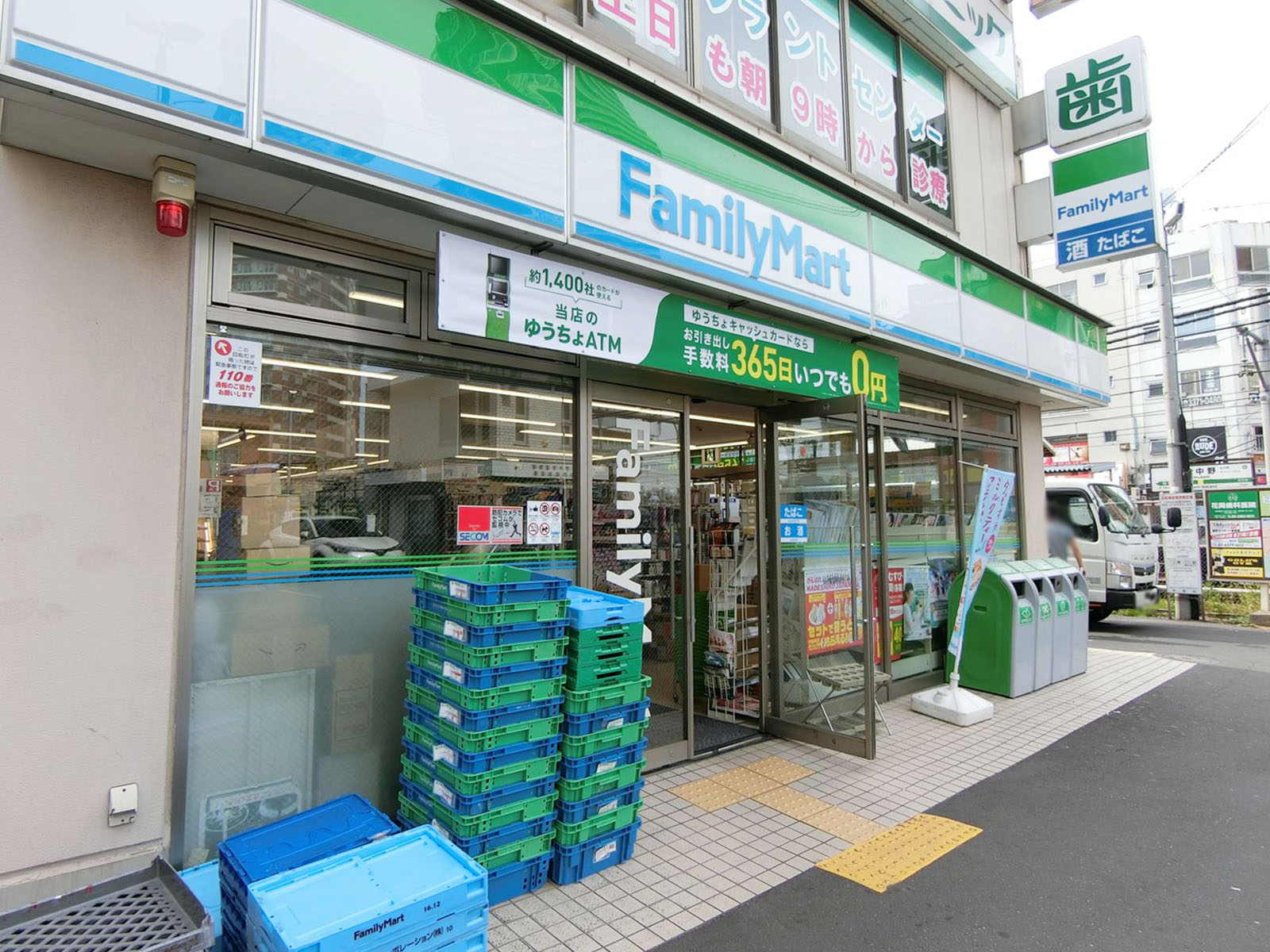 斜め向かいのファミリーマート