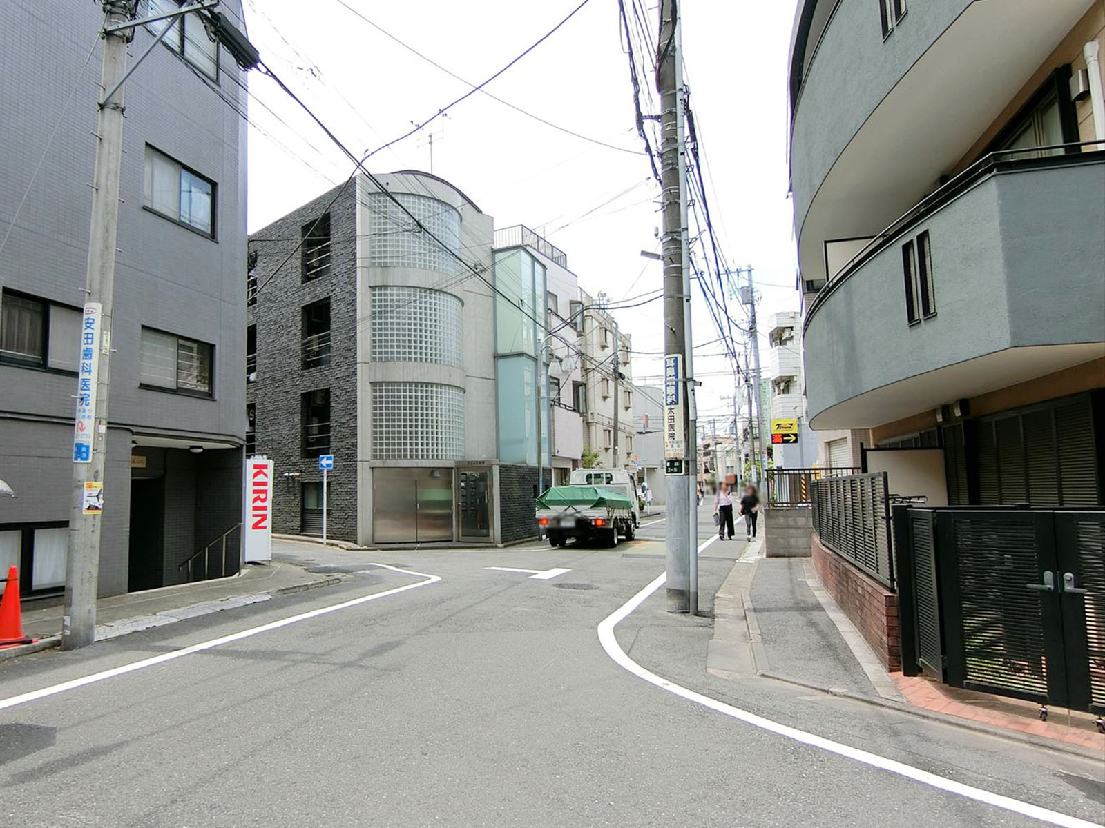 DSKビル前面の通り