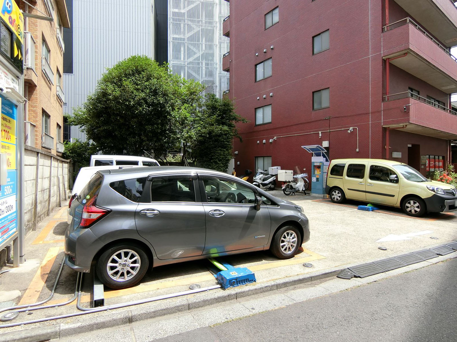 隣のコインパーキング