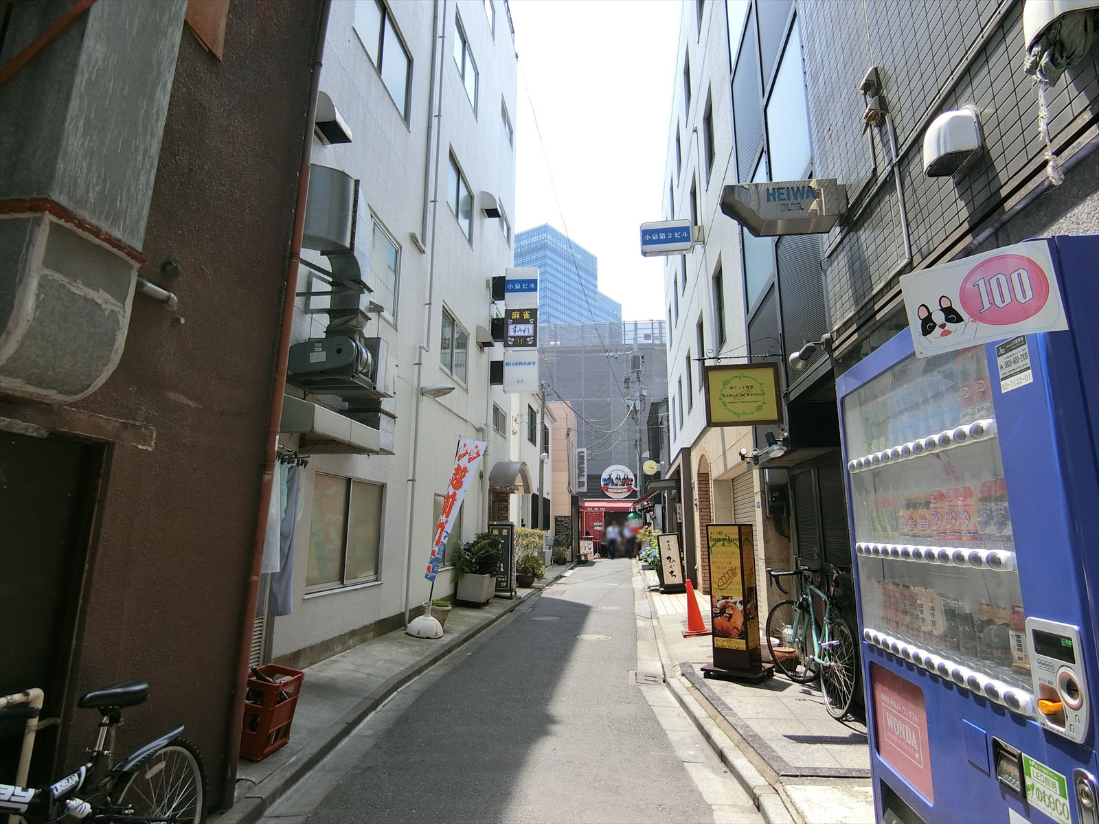 小泉ビル前面の通り