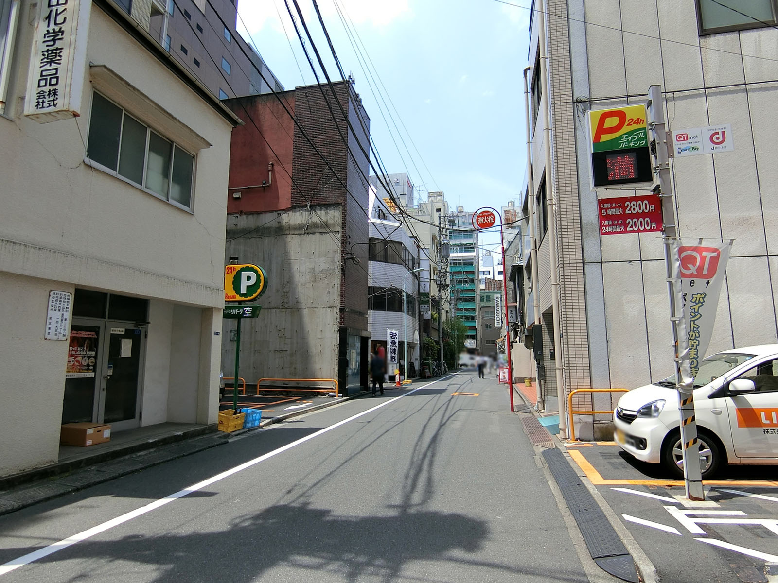 関谷室町ビル前面の通り