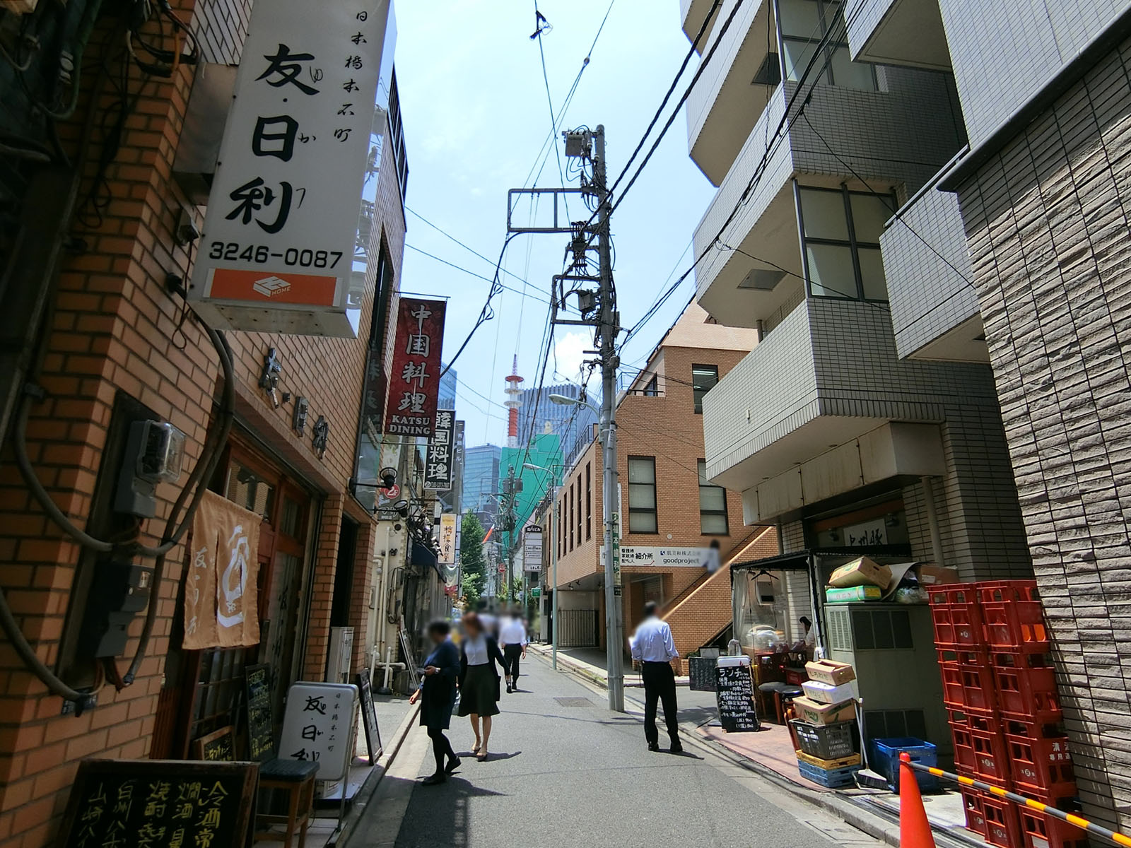 朝日ビル別館前面の通り