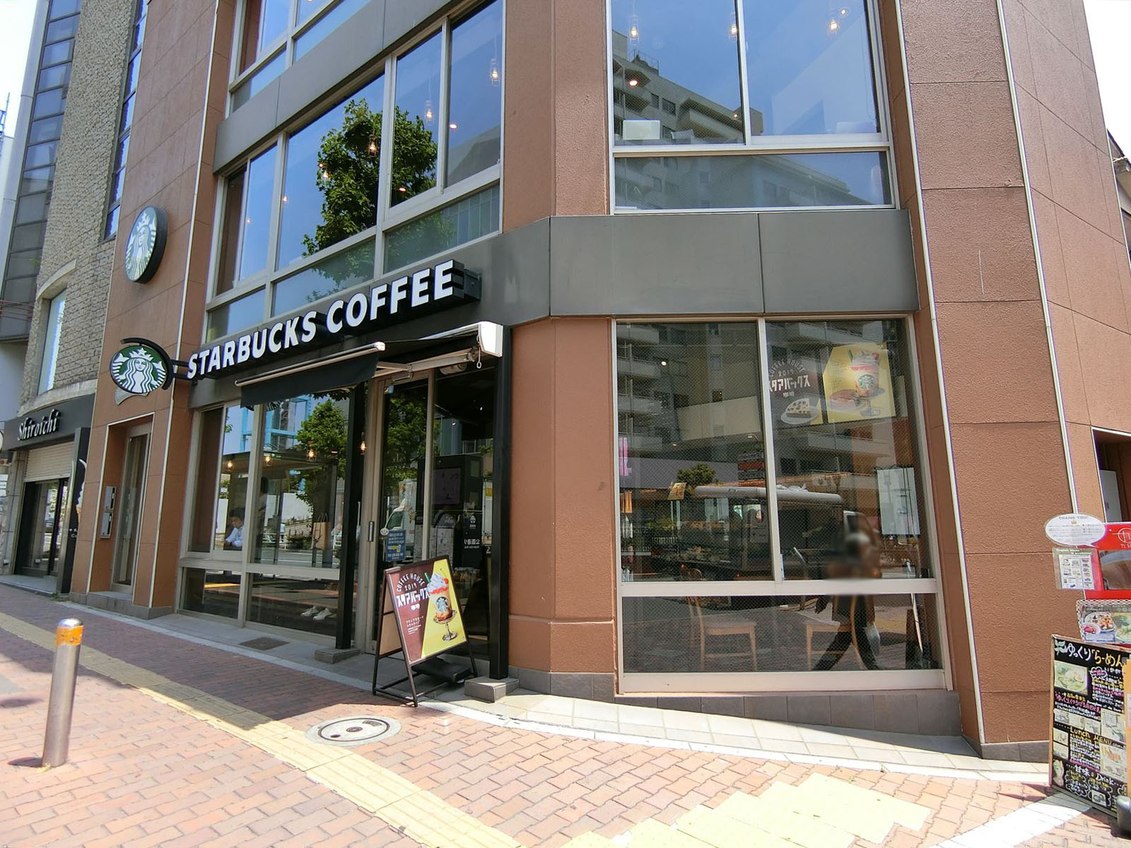 徒歩1分のスターバックスコーヒー