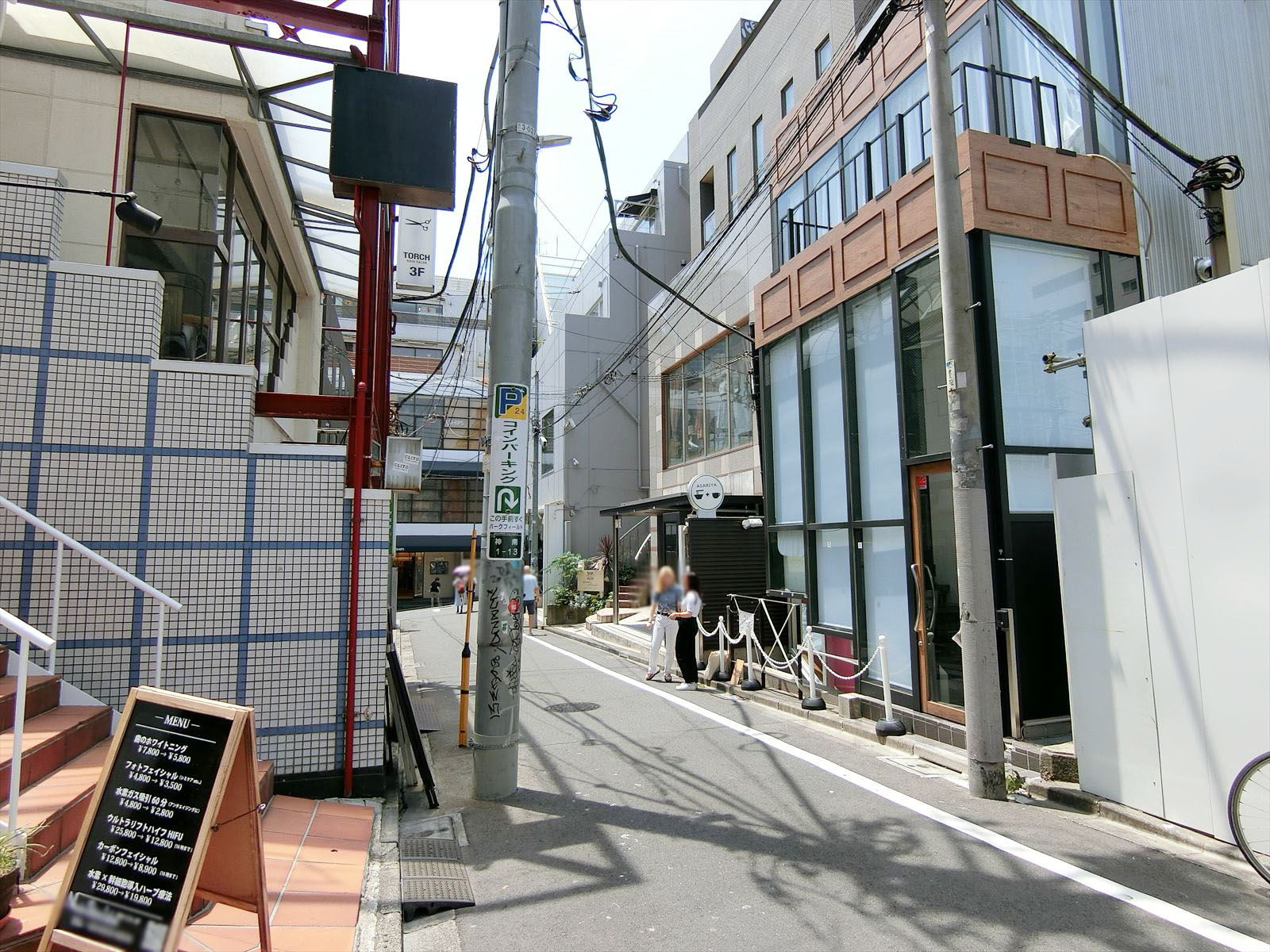 井戸ビル前面の通り