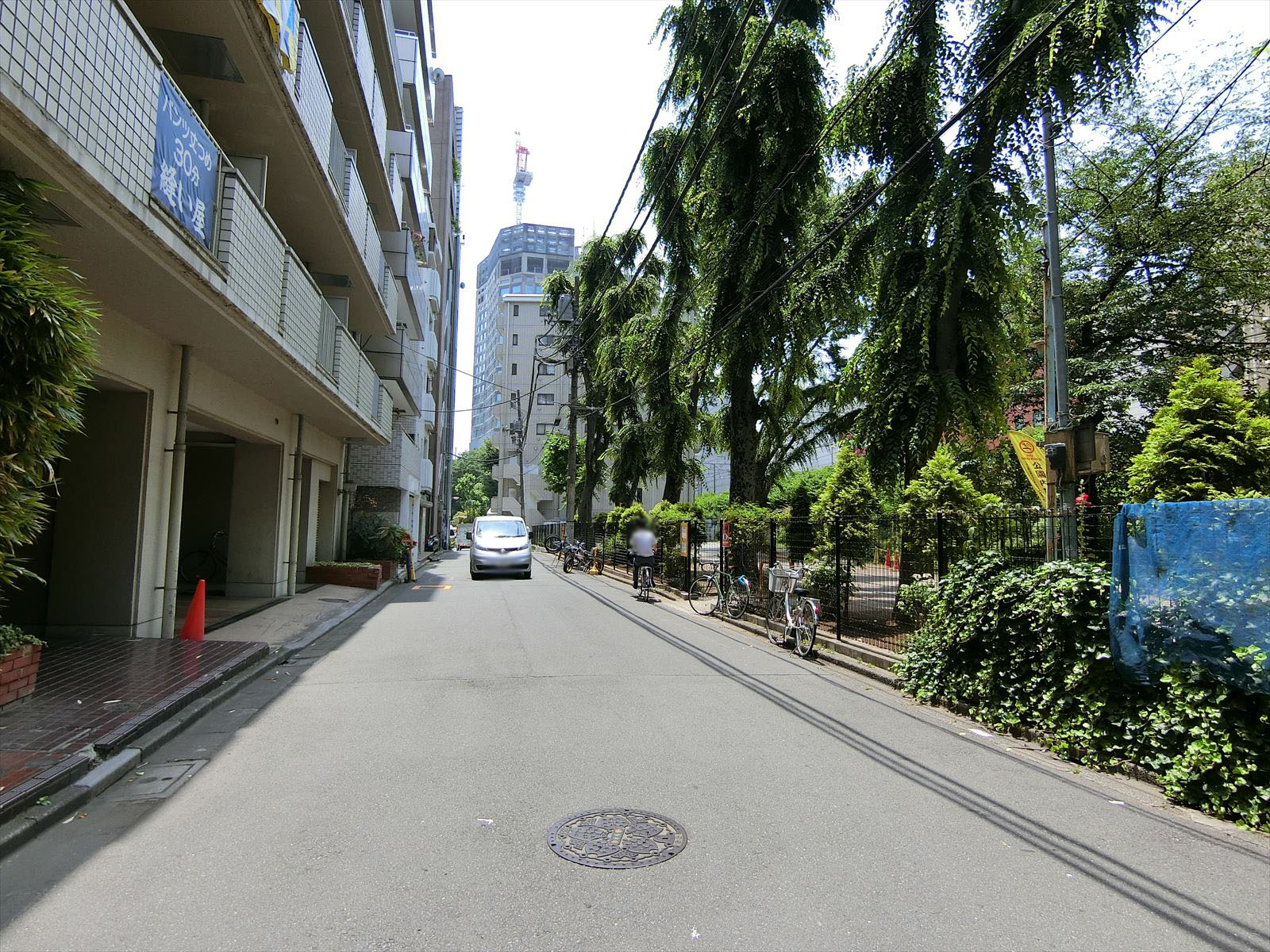 原宿館30ビル前面の通り