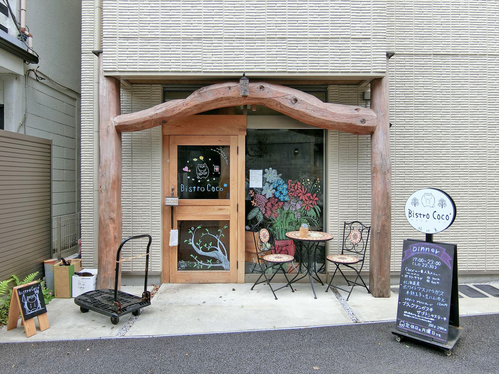 向かいのBistroCoco