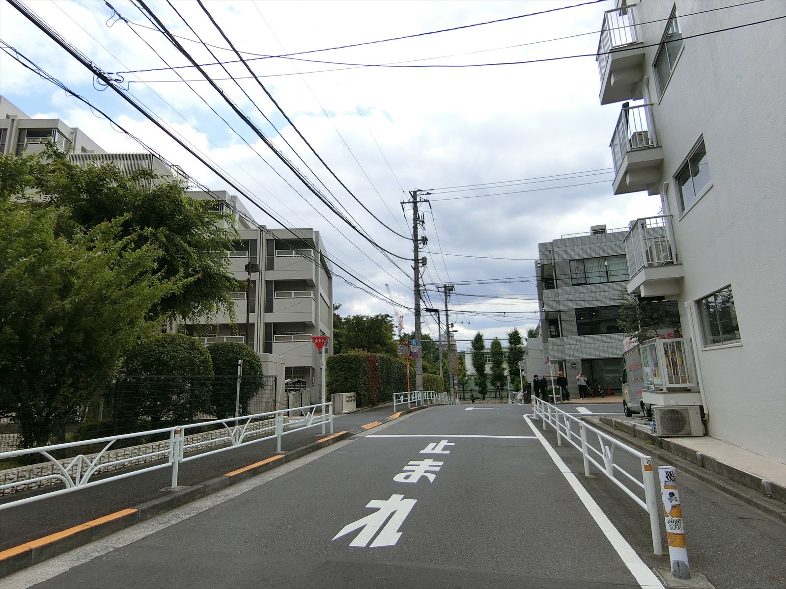 周辺は静かなエリア