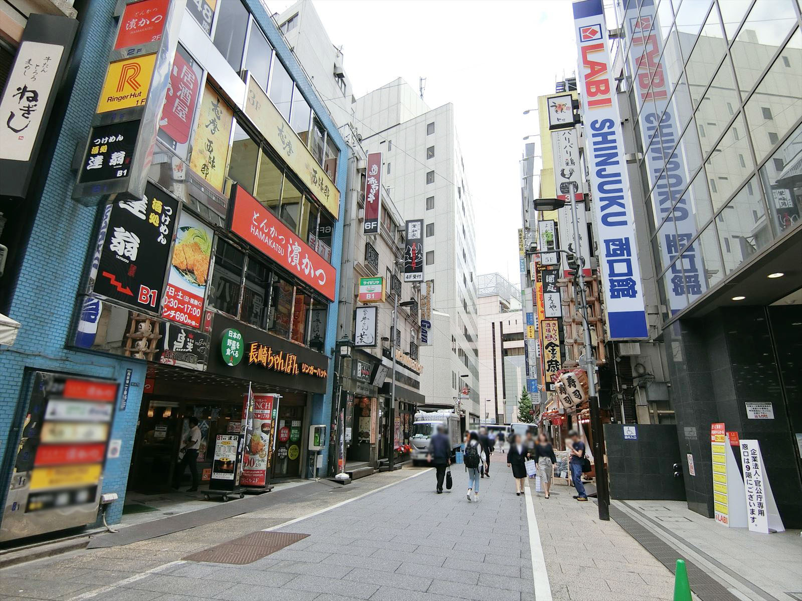 近江ビル前面の通り