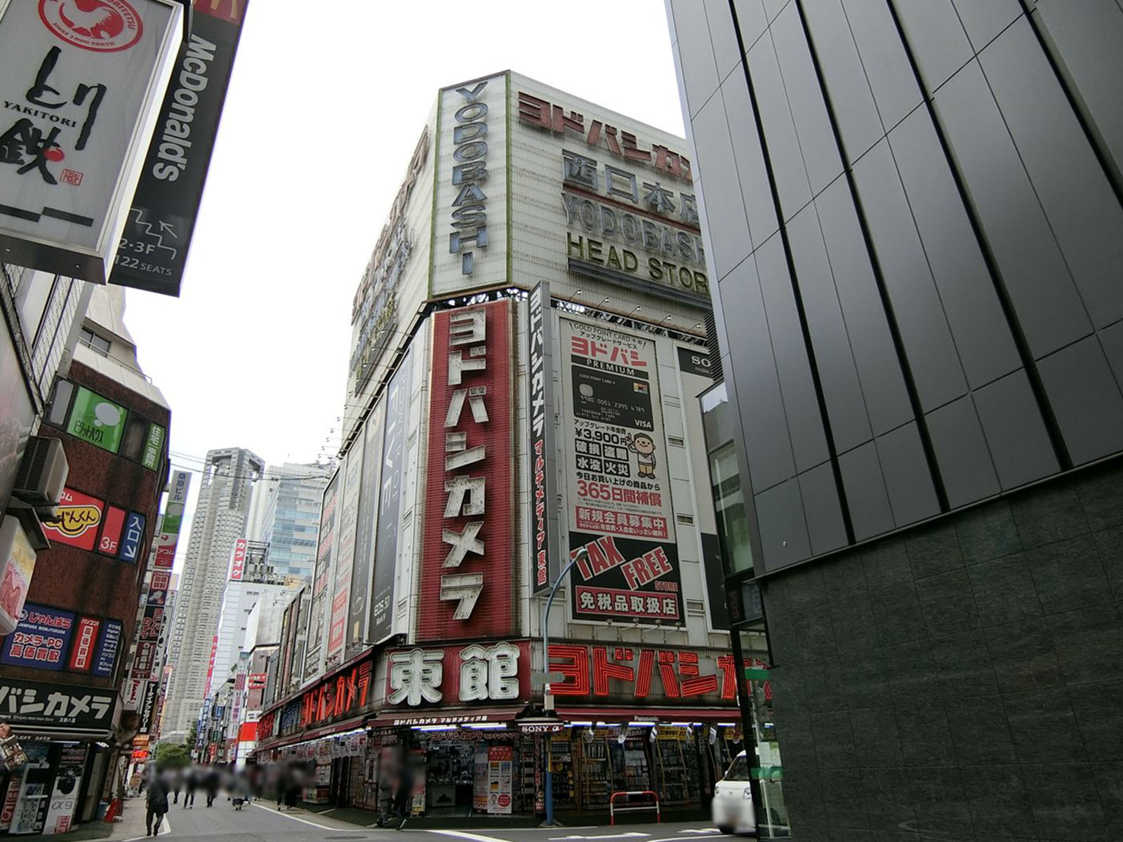 徒歩1分のヨドバシカメラ