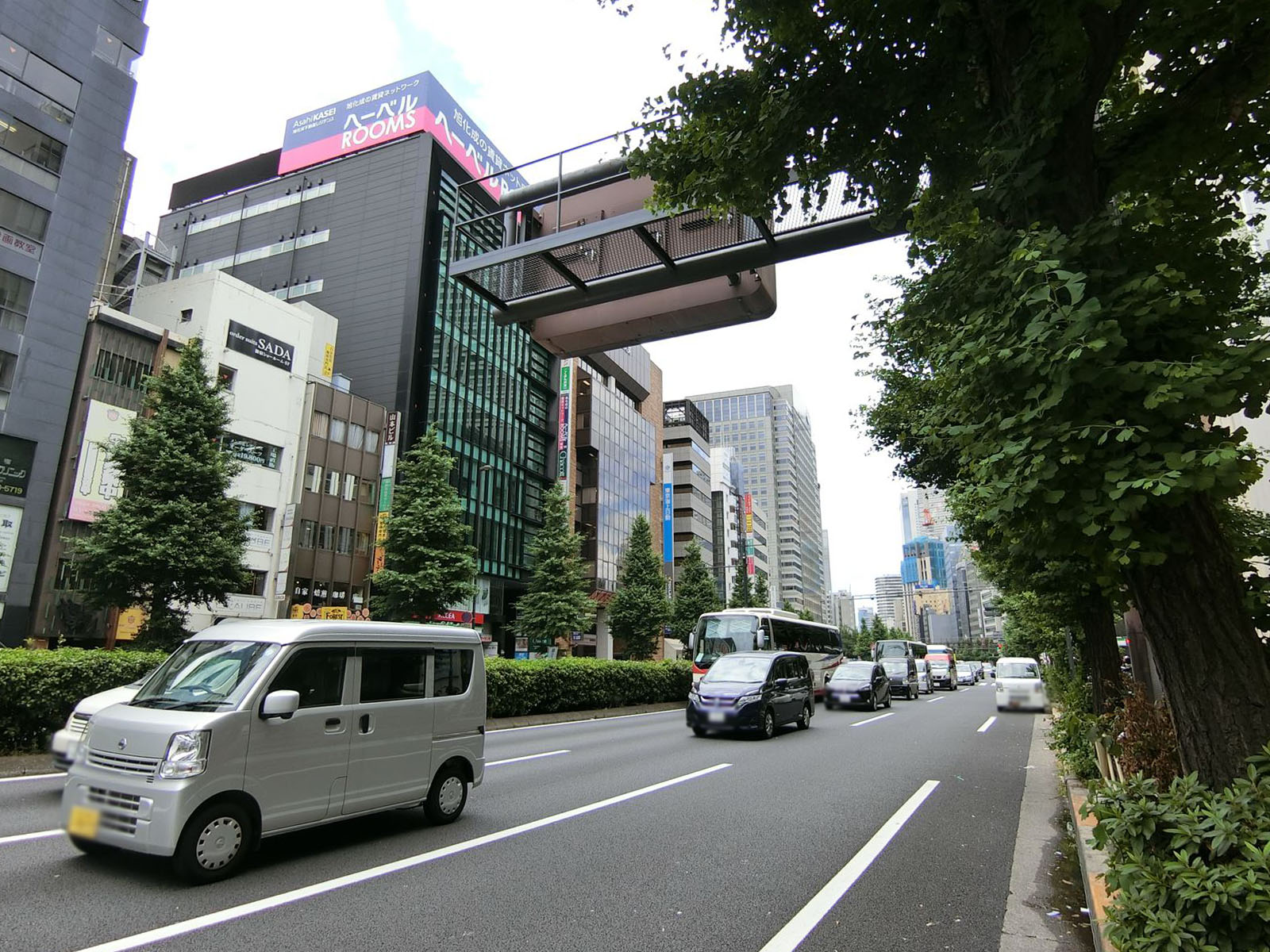山本ビル前面の通り