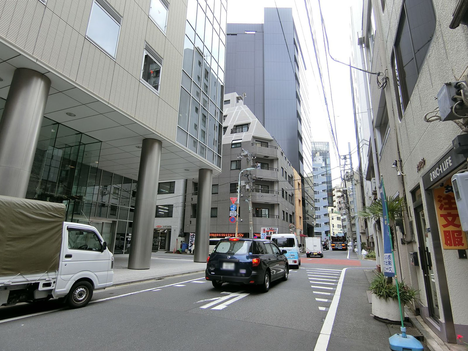 大澤ビル前面の通り