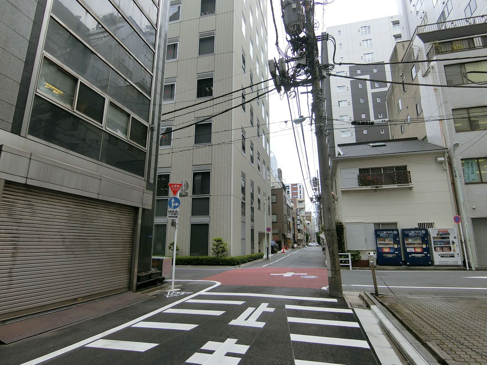 八重洲東ビル前面の通り