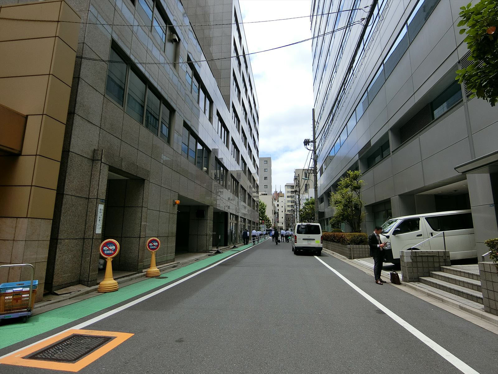 エイトビル前面の通り