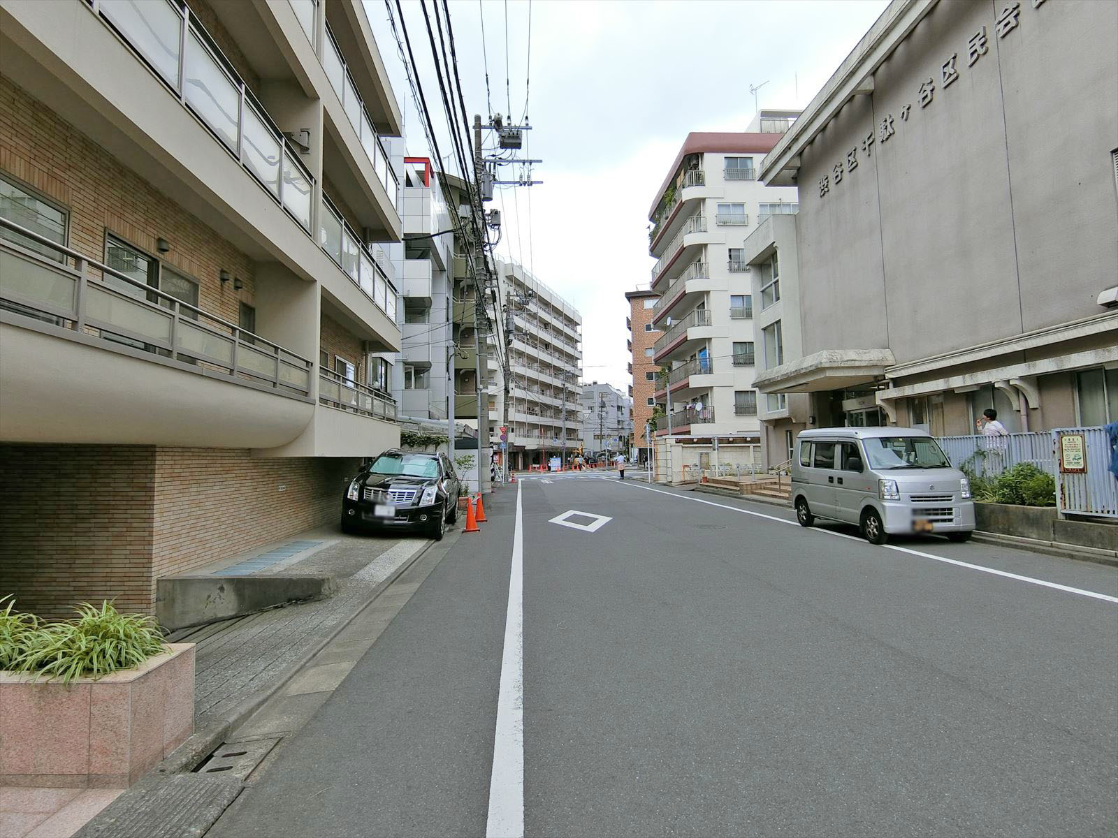 松園ビル前面の通り