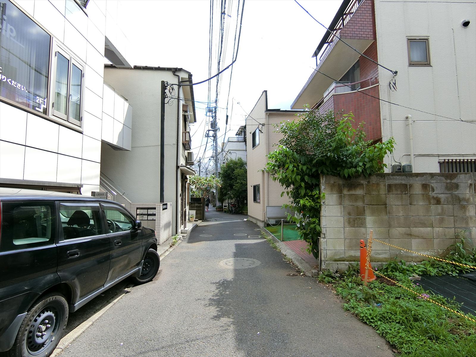 クロス3ビル前面の通り