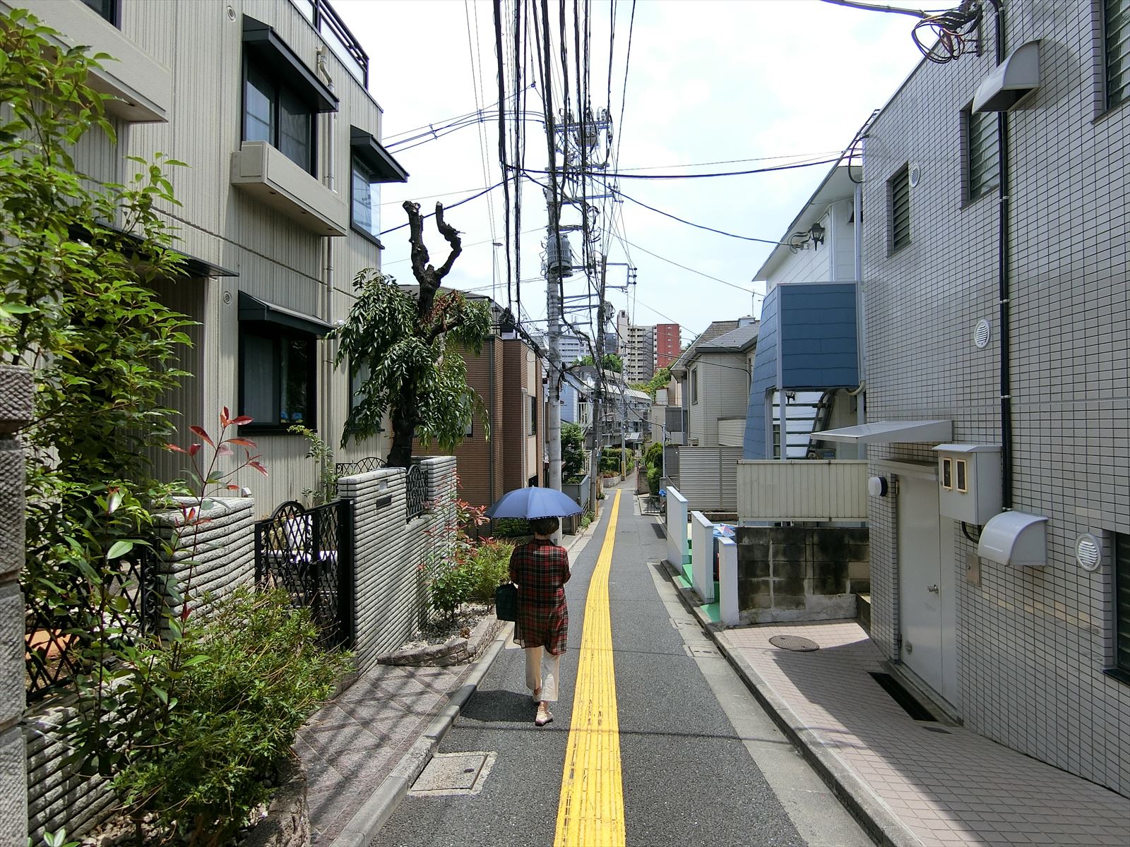 周辺は静かな住宅地