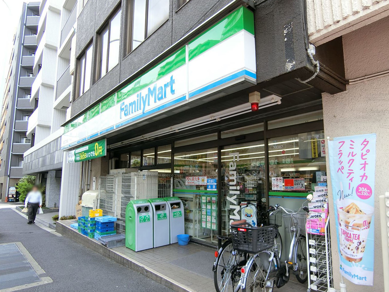 徒歩2分のファミリーマート