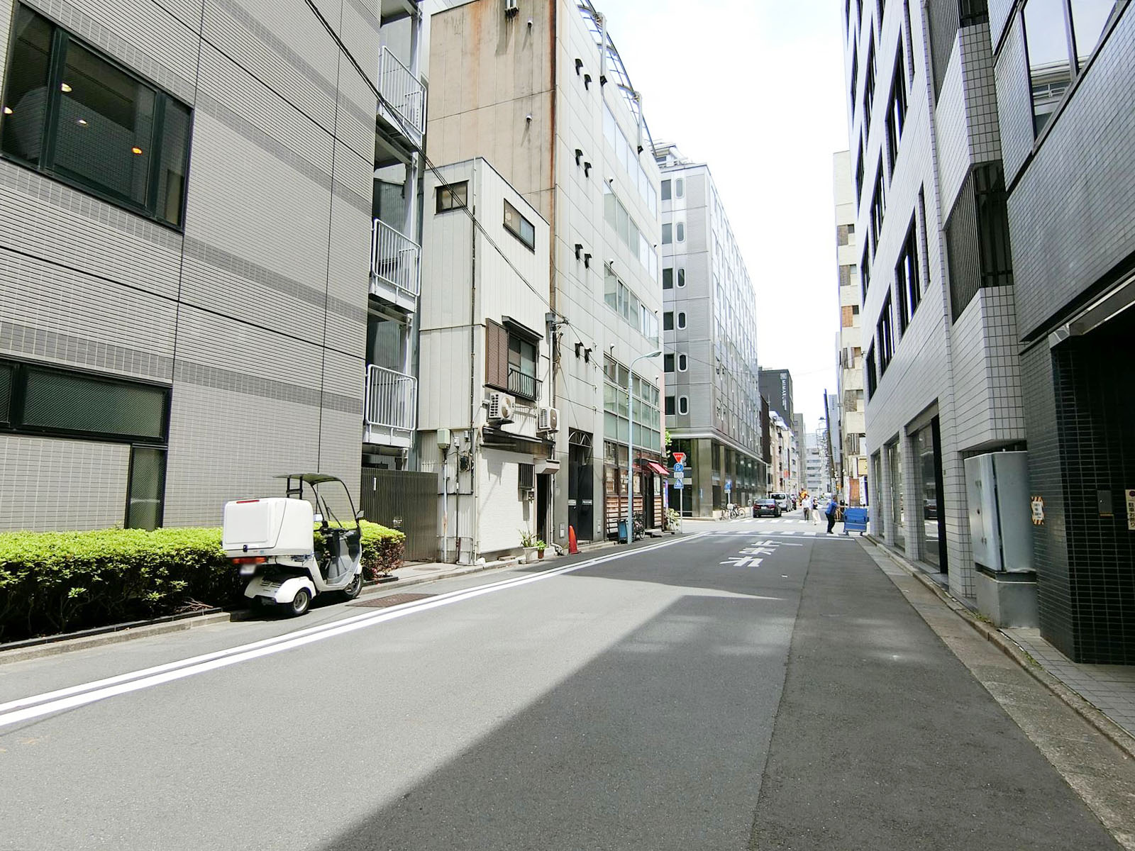 茅場町NTビルの前面の通り