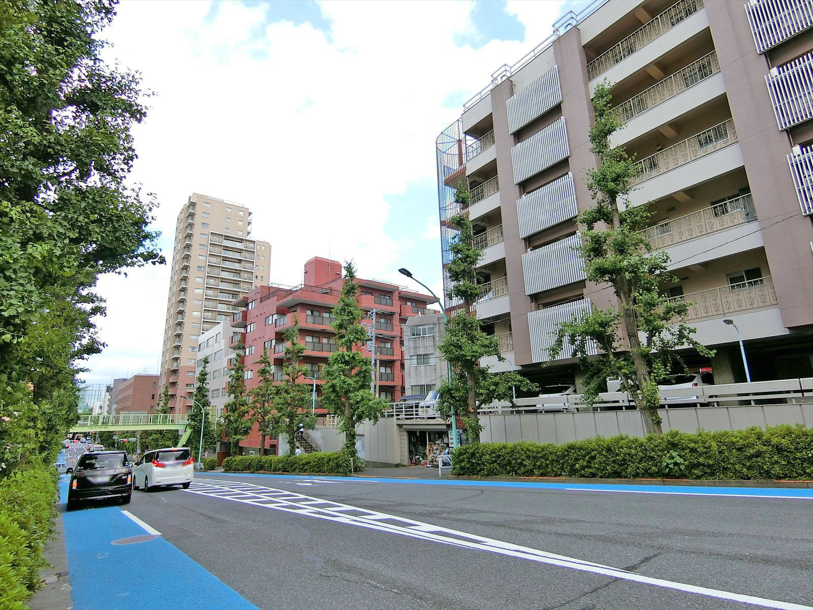 原宿ホームズ前面の通り