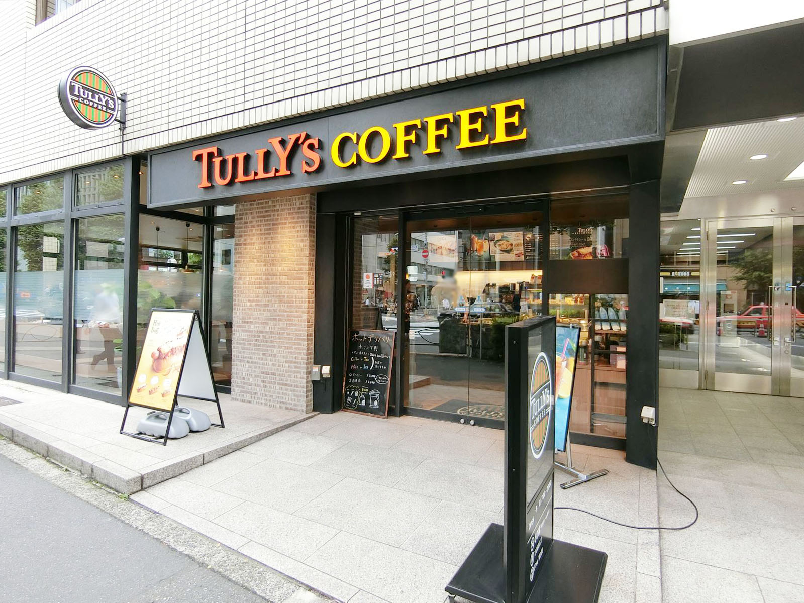 通り沿いのタリーズコーヒー