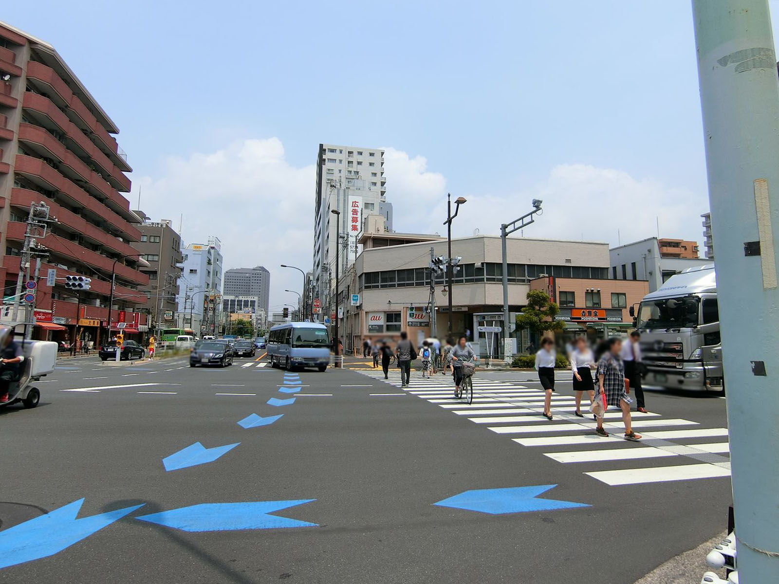 大朋ビル前面の通り
