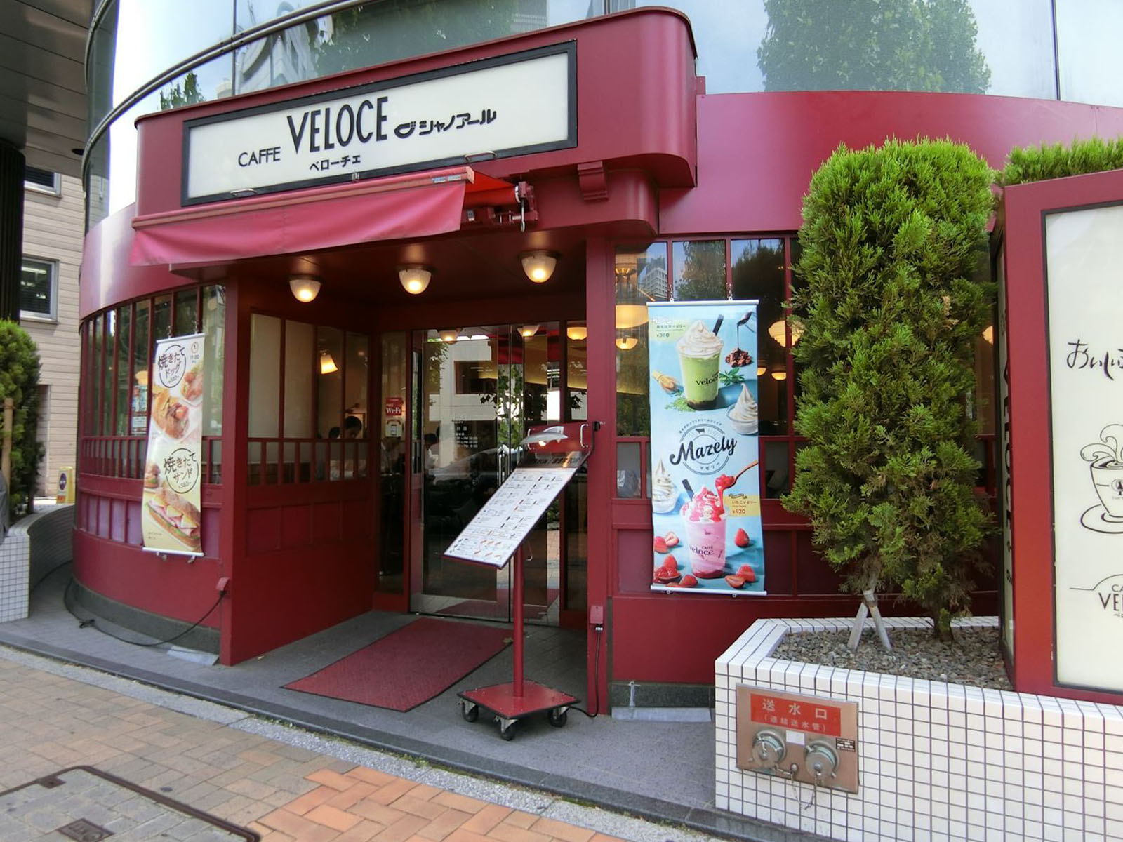 徒歩2分のカフェ・ベローチェ