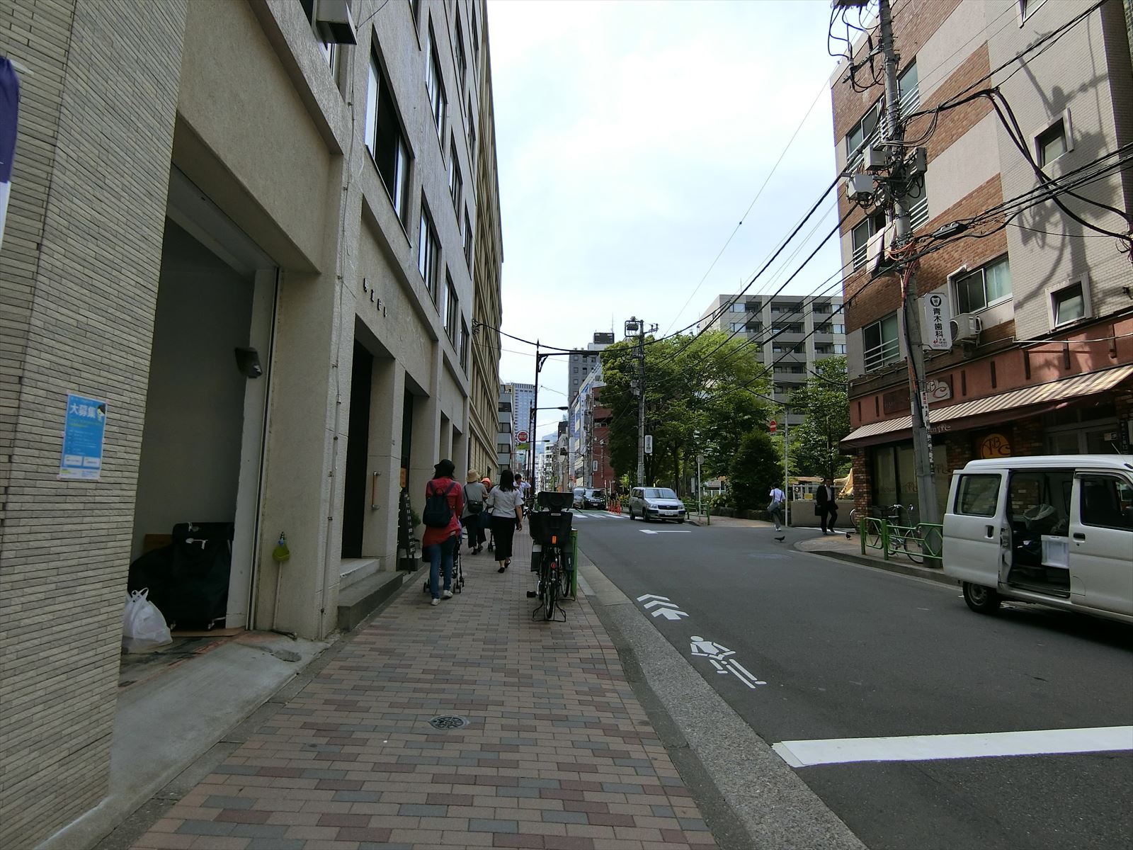 明正ビル前面の通り