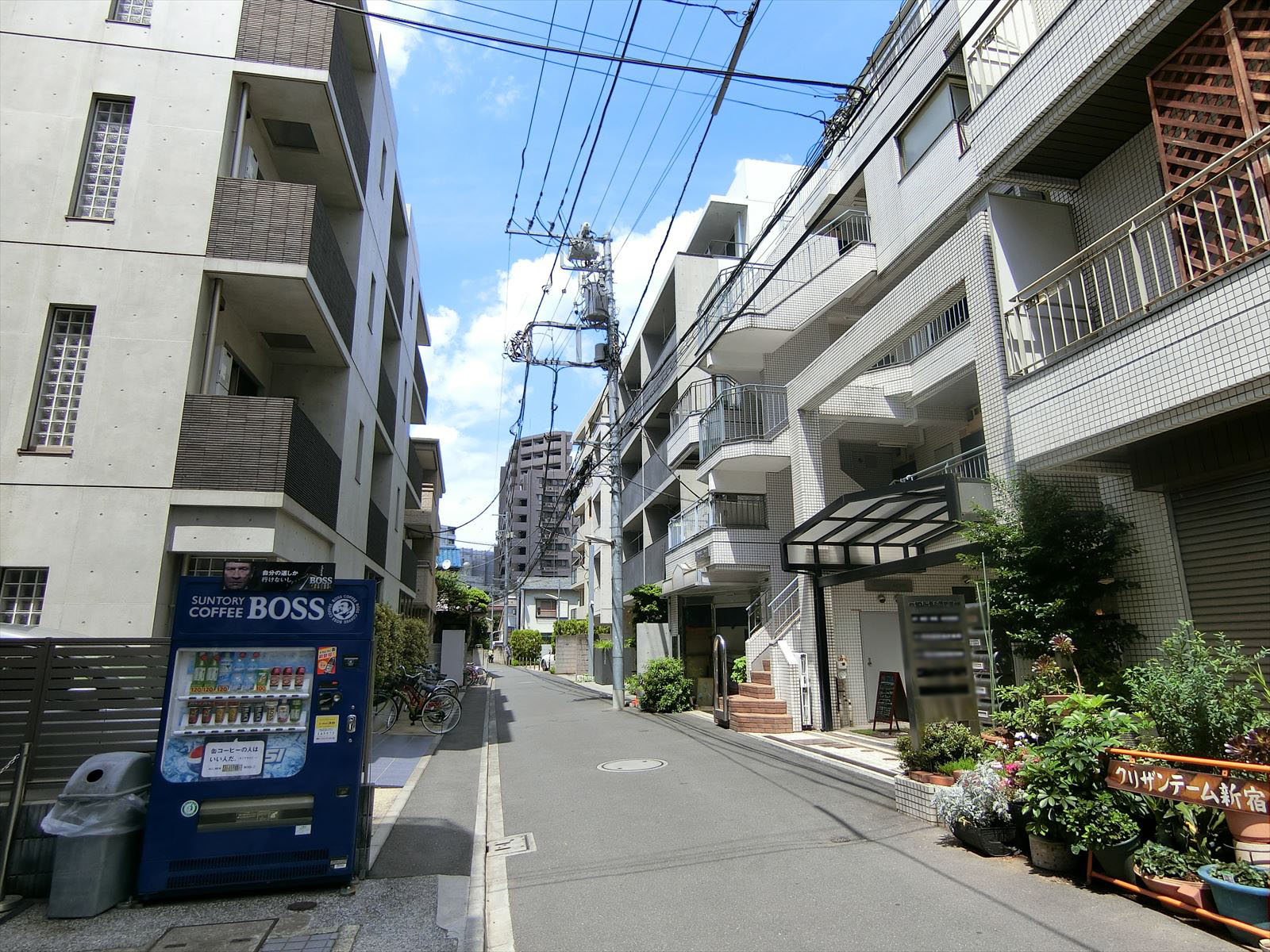 NTSビル前面の通り