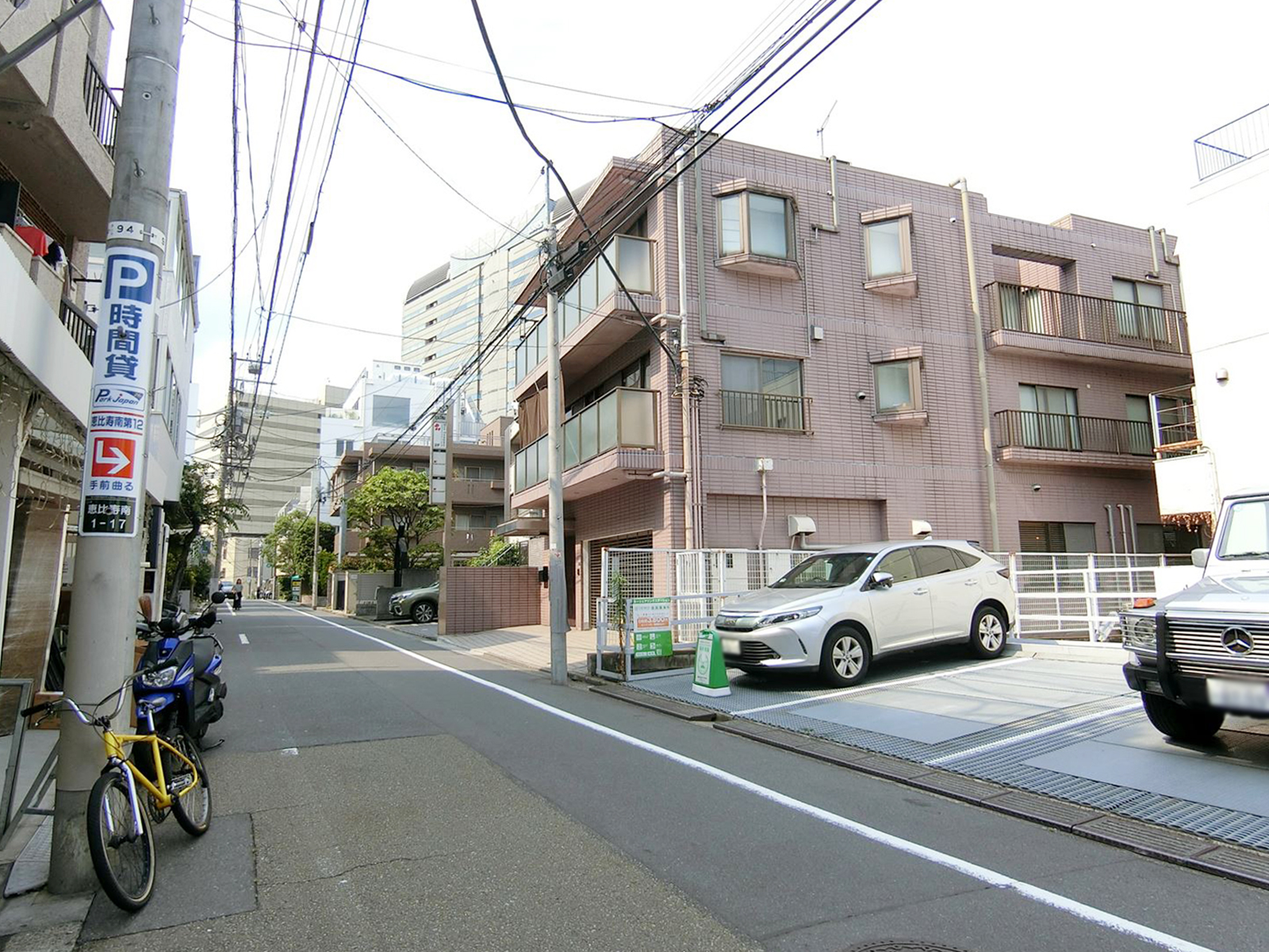 周辺は住宅街