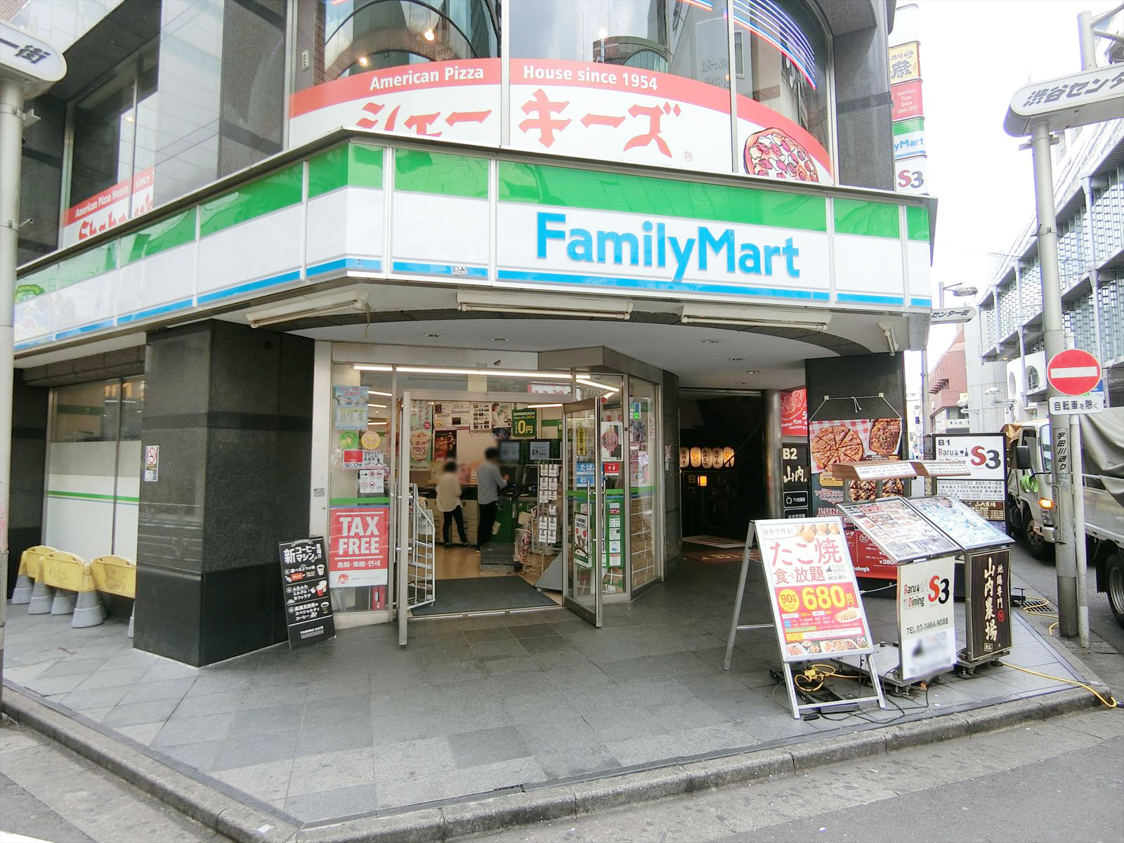 並びのファミリーマート