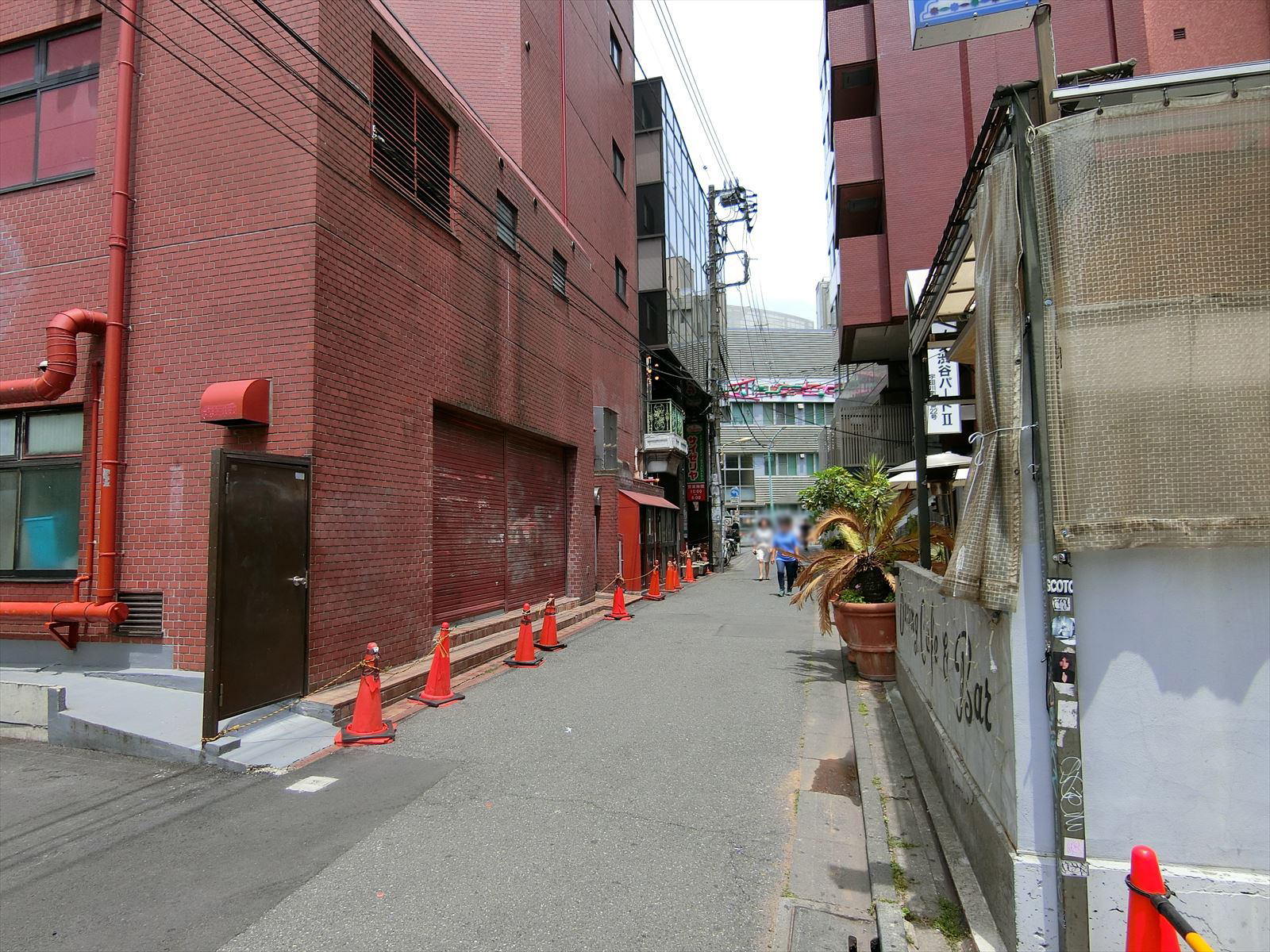 名畑ビル前面の通り